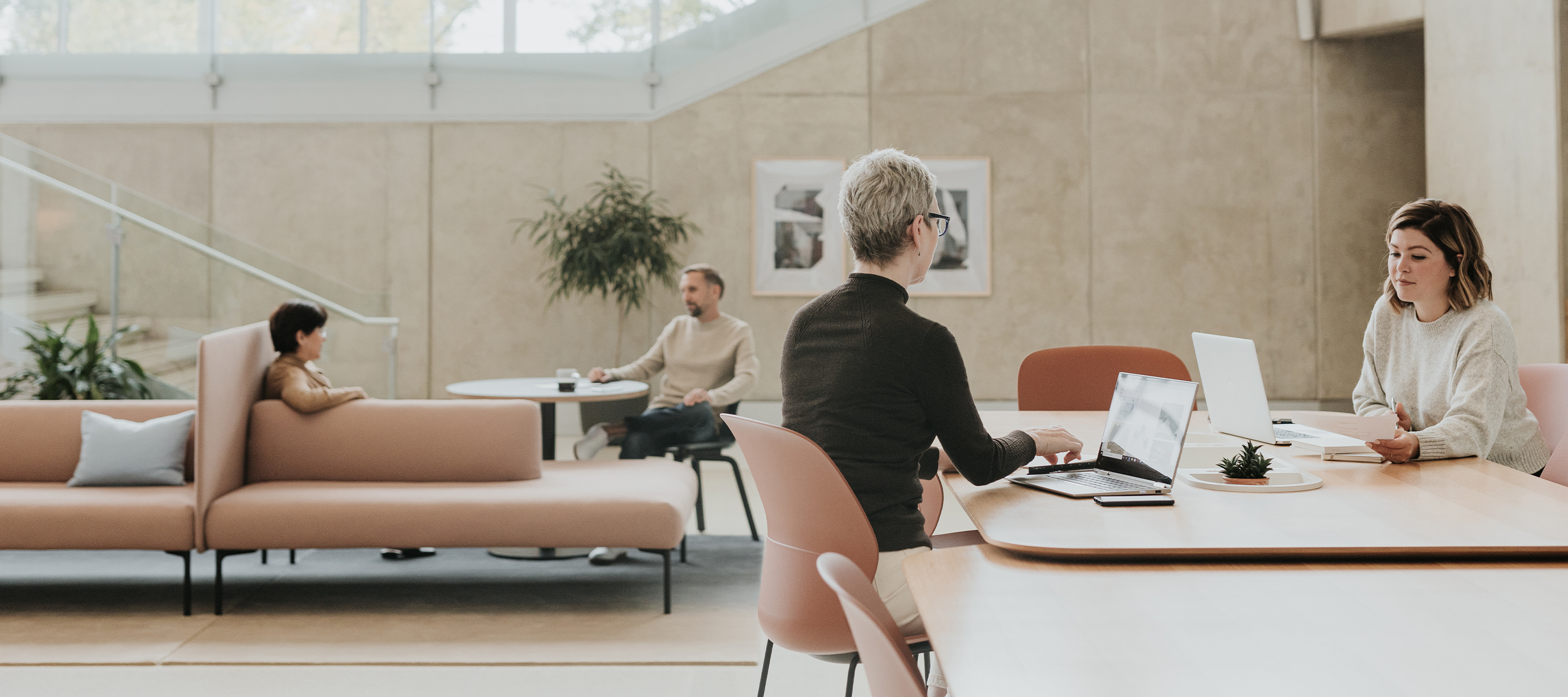 Haworth Resonate & Maari chairs in a office lobby