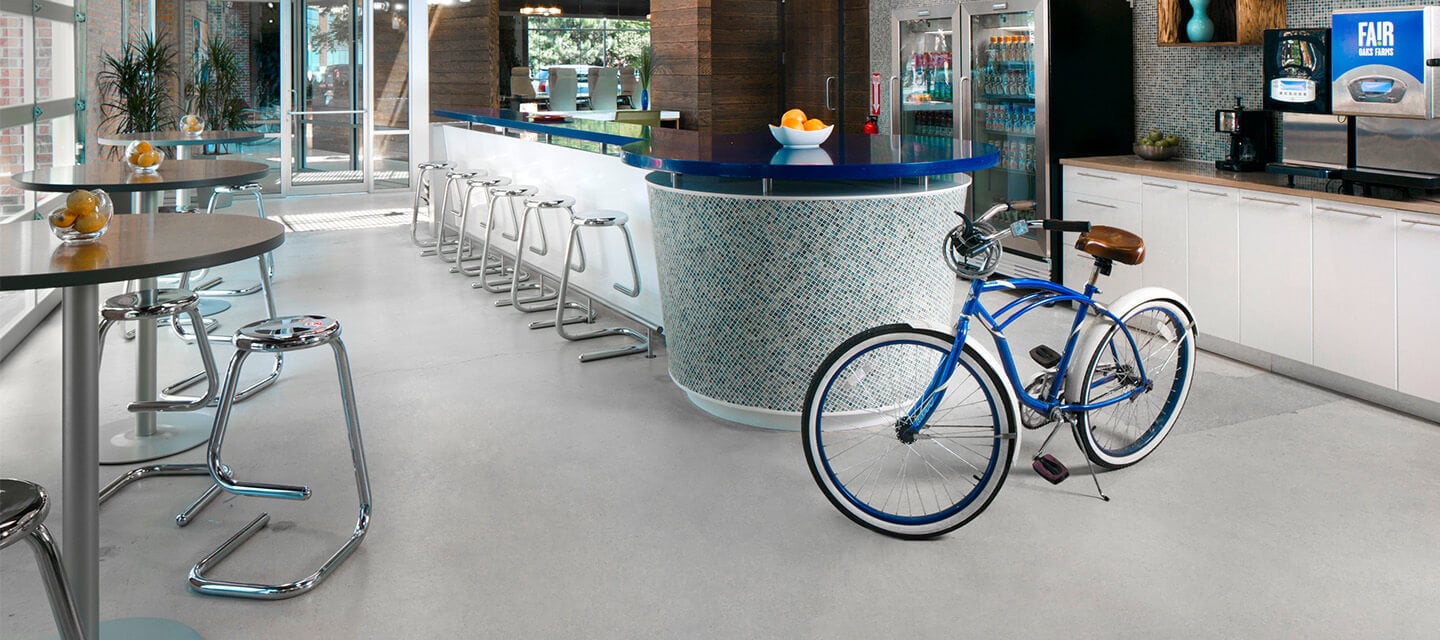The Fairlife milk-product company, headquartered in Chicago, employs over 270 people. The 12,000 square-foot workspace is designed to increase employee performance and innovation by establishing a culture of transparency, increased collaboration, and serendipitous interactions. The purposeful, casual, and energetic design supports the evolving brand—fostering an atmosphere ideal for employees to interact and work. 