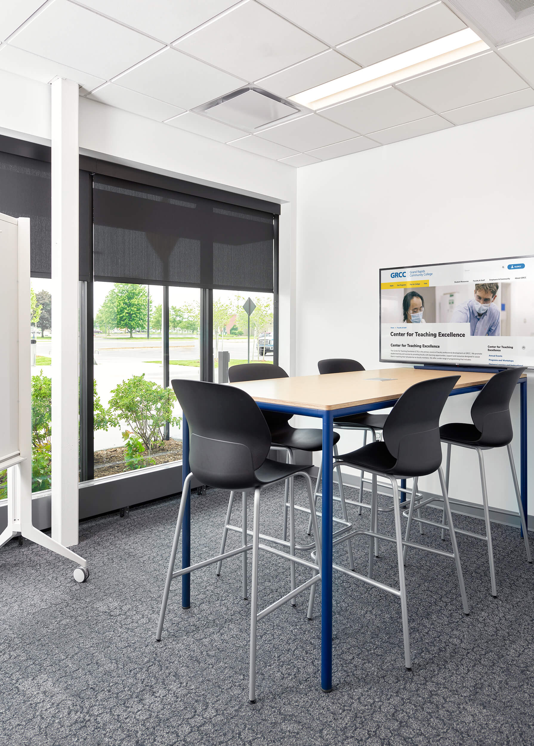 Haworth Maari stools in black in a collaborative space in GRCC campus