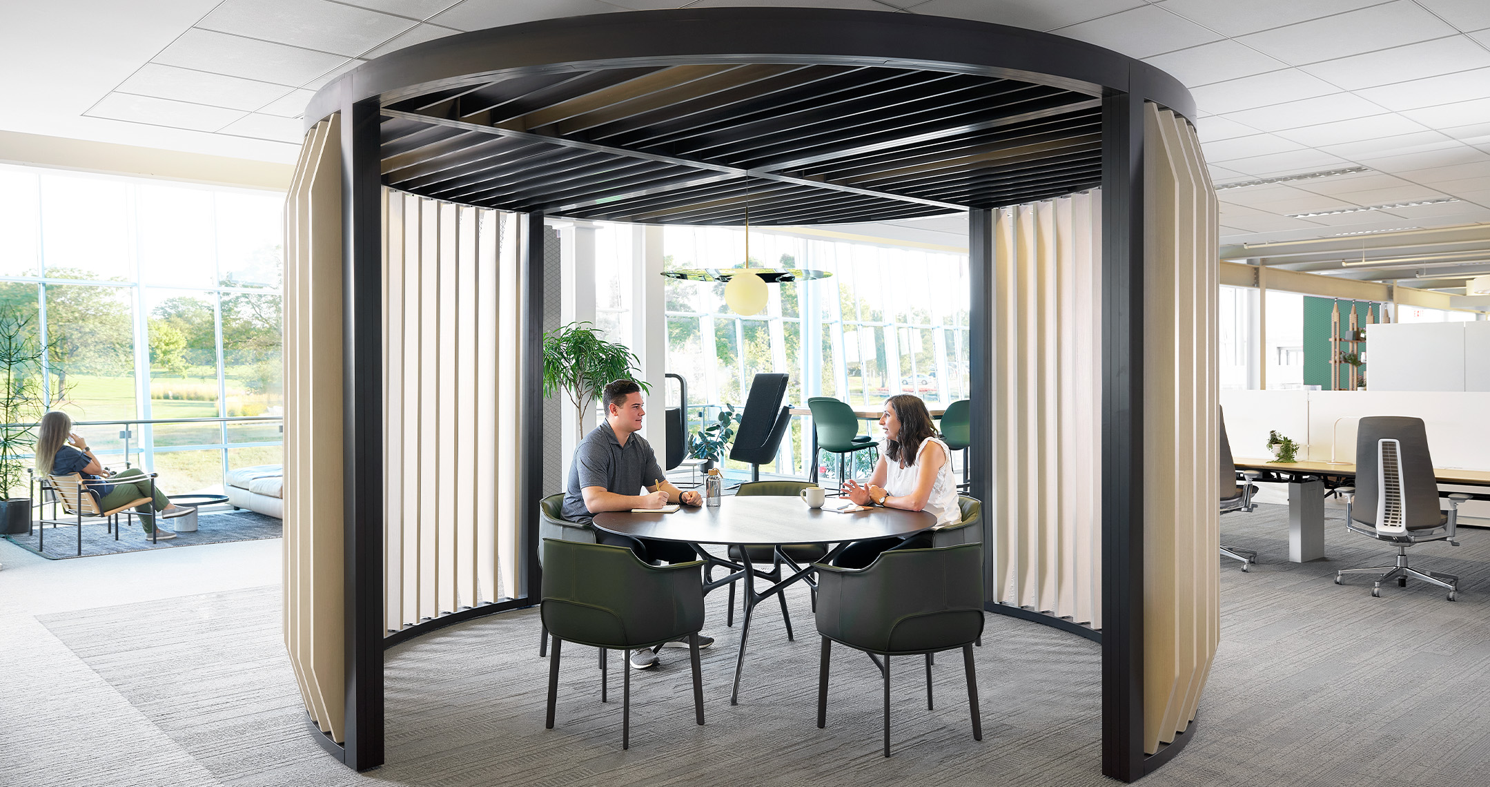 Haworth HQ 2W featuring Pergola workspace