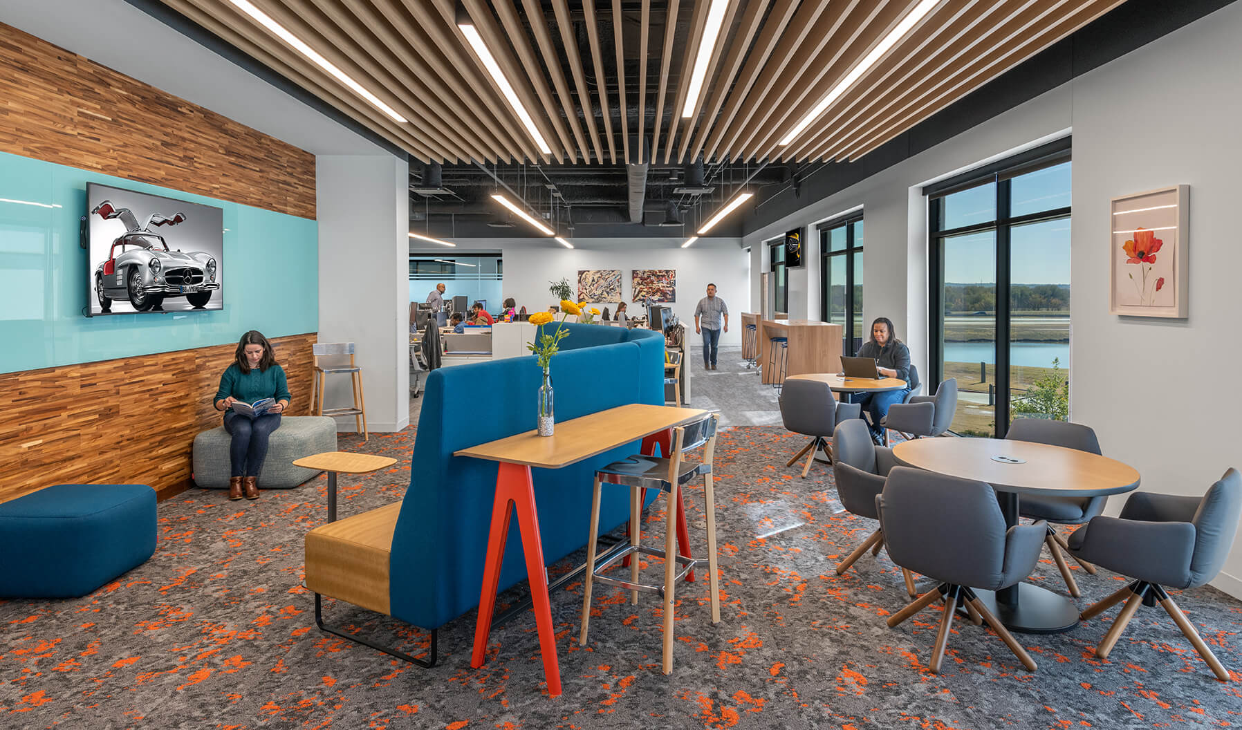 Ancillary spaces are available throughout the building to offer employees choice and variety. The Riverbend lounge seating—pictured center—provides separation and privacy and offers an architectural element that mimics the water landscape visible through the windows. 
