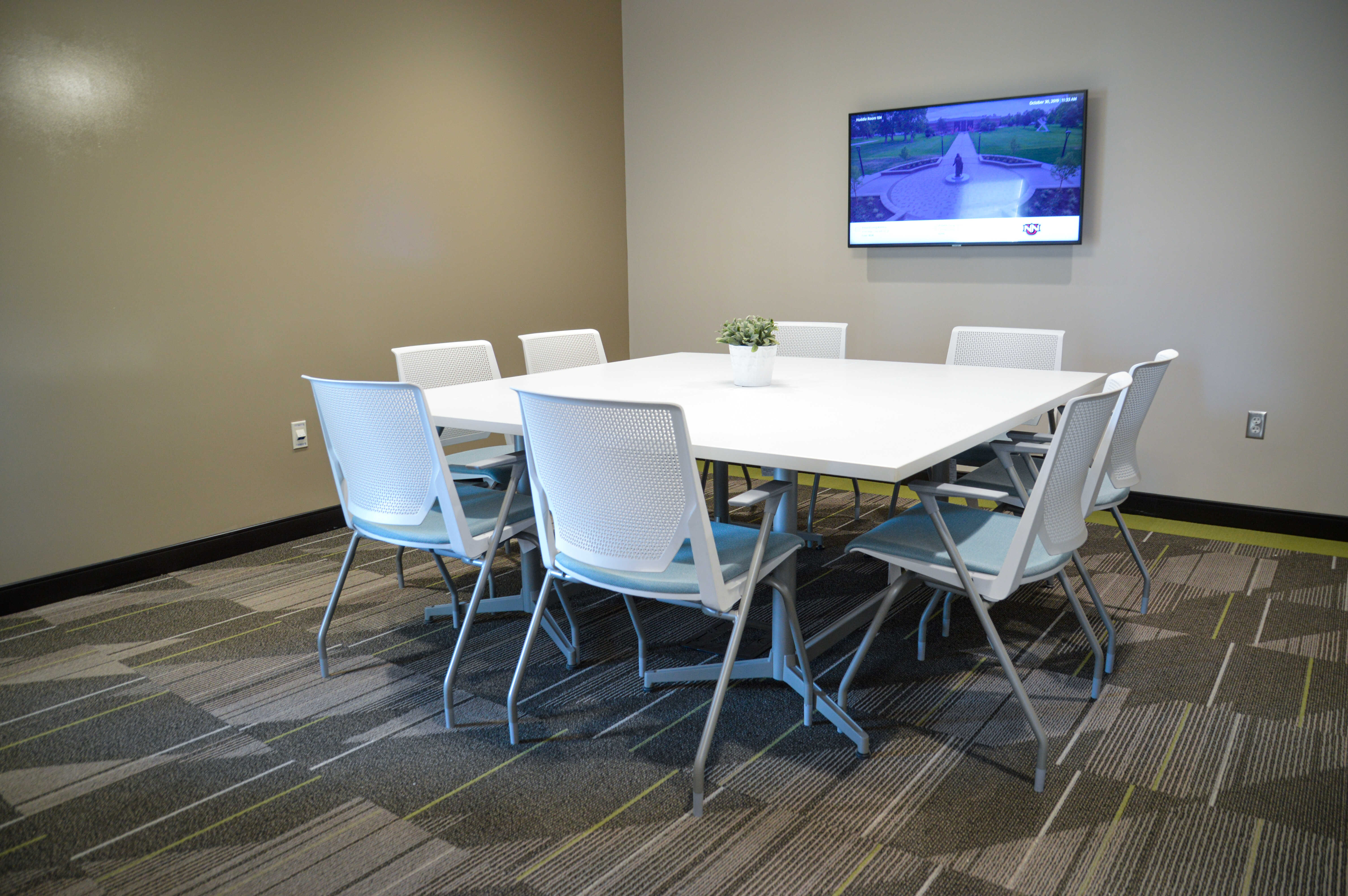 Haworth Very Side & Seminar chair in white in Nazarene University room