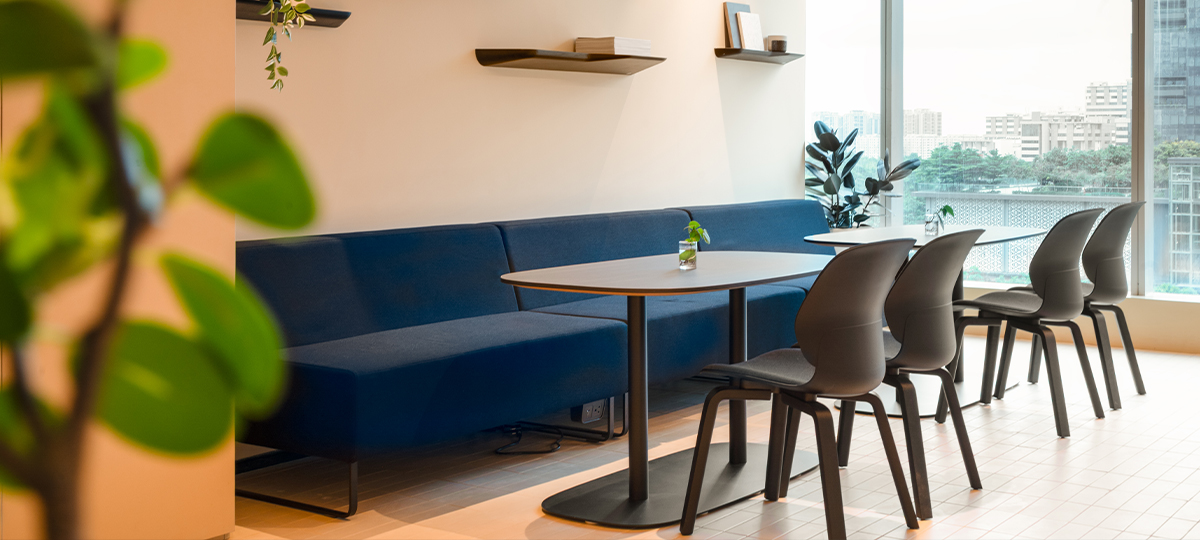 The Café is designed as a lively hub for coffee breaks, casual meals and spontaneous conversations; a perfect blend of relaxation and collaboration. The space features Maari wood leg chairs for a warm, natural touch, complemented by the Pip collaborative table that brings people together. An extended zone adds acoustic comfort and greenery with the BuzziPlanter, alongside the inviting flow of Riverbend seating. Together, these elements create a vibrant and comfortable setting for recharging, connecting, and sharing ideas.