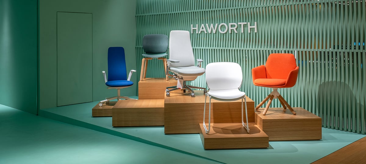 Präsentationsfläche für Sitzmöbel aus Haworths Portfolio.