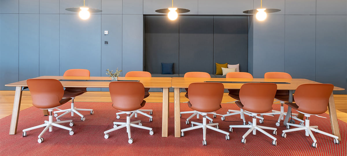 Park Bench and Maari chairs, an open workspace area and can be used for short team meetings as well.