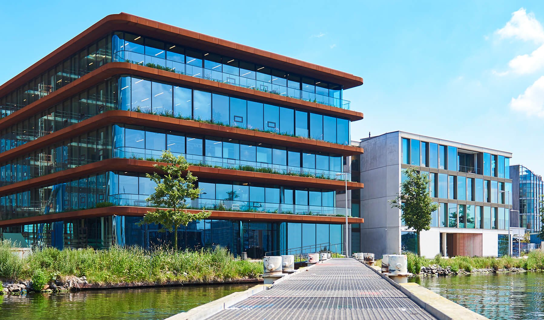 The Amsterdam showroom sits in the beautiful harbour area, Houthaven. It was designed in collaboration with Studio Urquiola, showing Haworth's latest workplace solutions next to pieces from the iconic Cappellini brand.