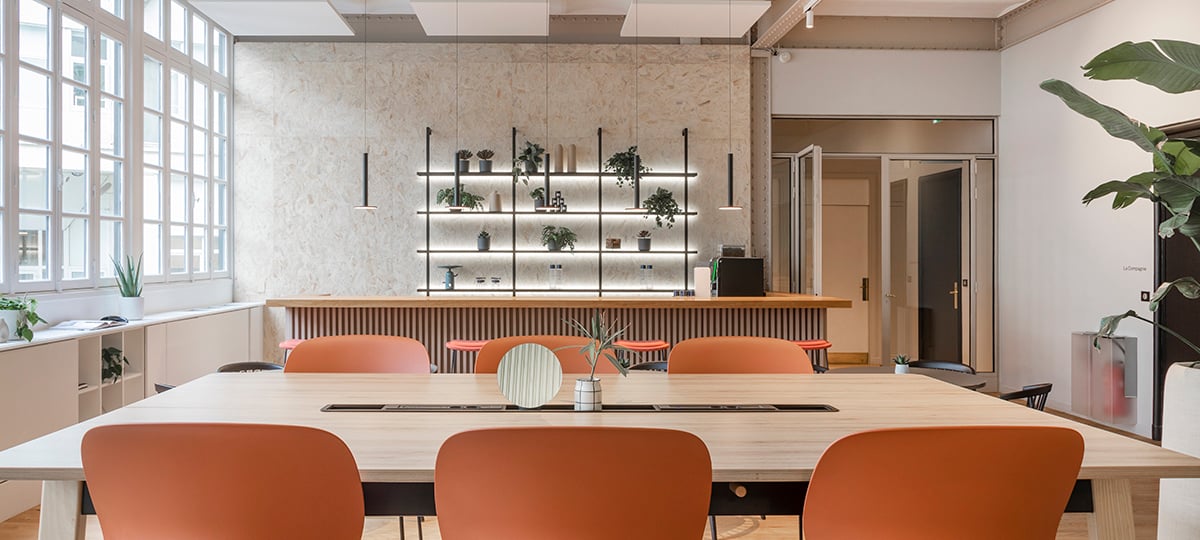 Cafeteria – Blick vom Sofa, Showroom in Paris, Frankreich