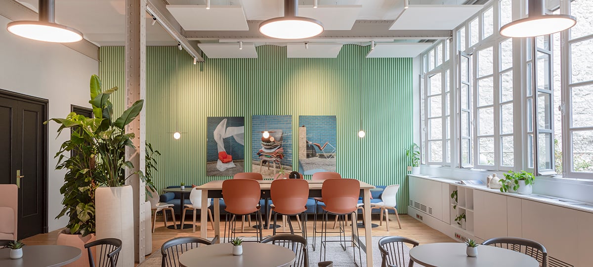 Cafeteria – Blick von der Bar, Showroom in Paris, Frankreich