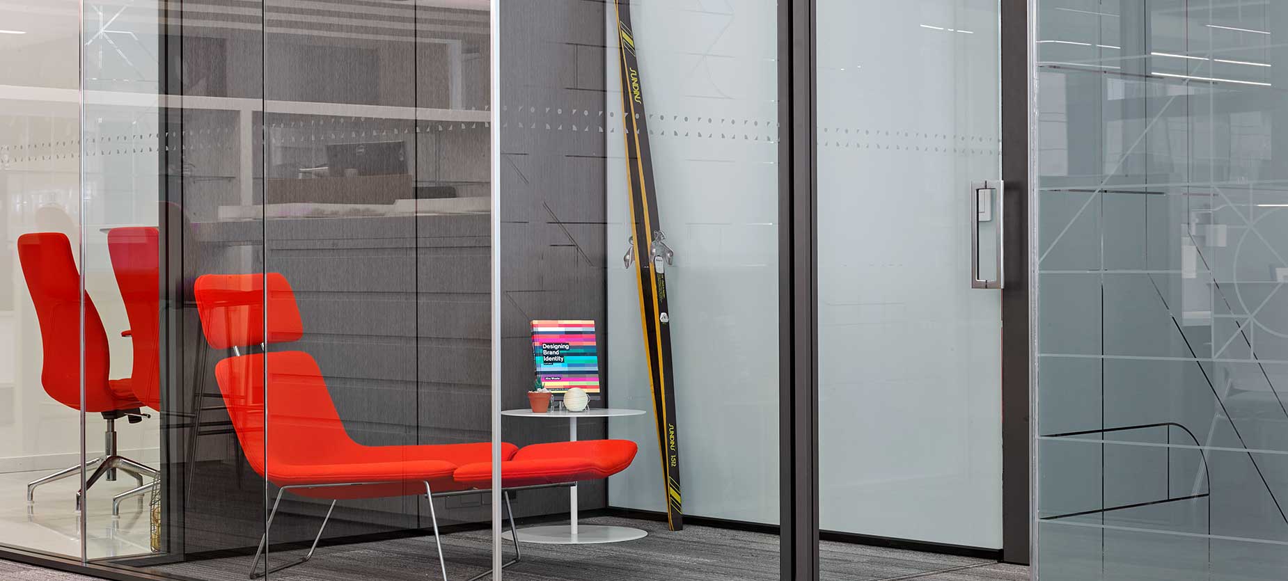 Enclose Frameless Glass creates a private touchdown space for phone calls and individual tasks.