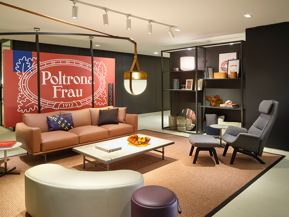 NeoCon 2025 - Poltrona Frau Brand Jewel Box
Happy Jack Sofa
Downtown Lounge
Pierre Table
