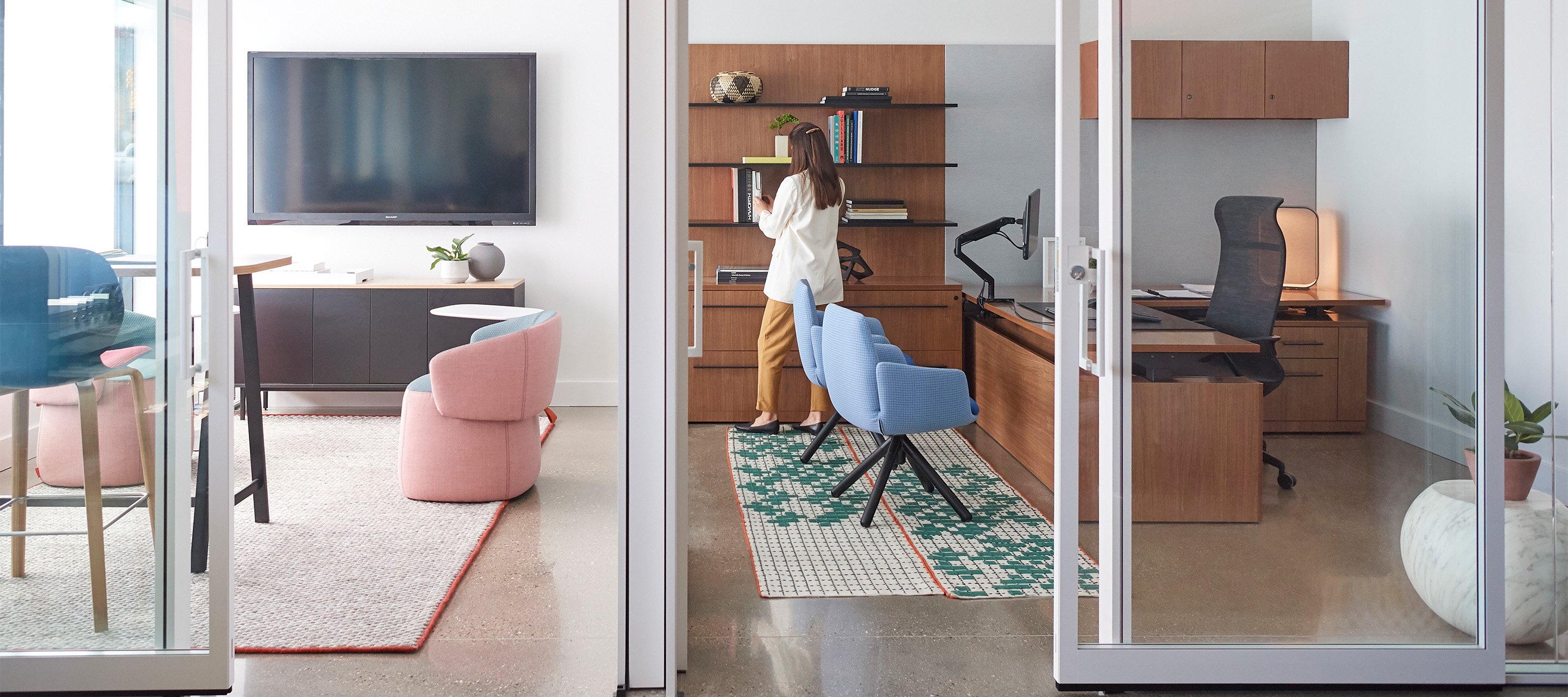 Haworth Poppy chairs, Openest Chick Pouf, GAN rug in a office space view 1/