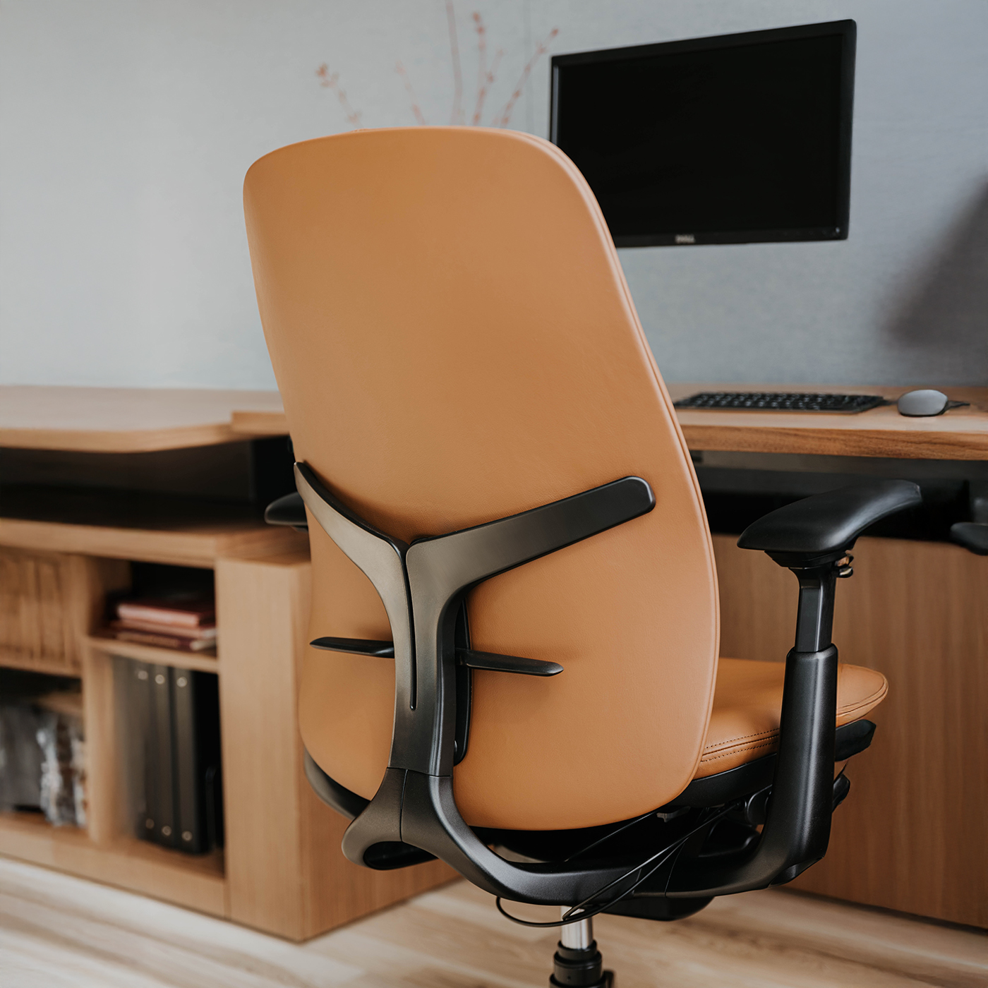 Zody LX featured in an executive masters series private office