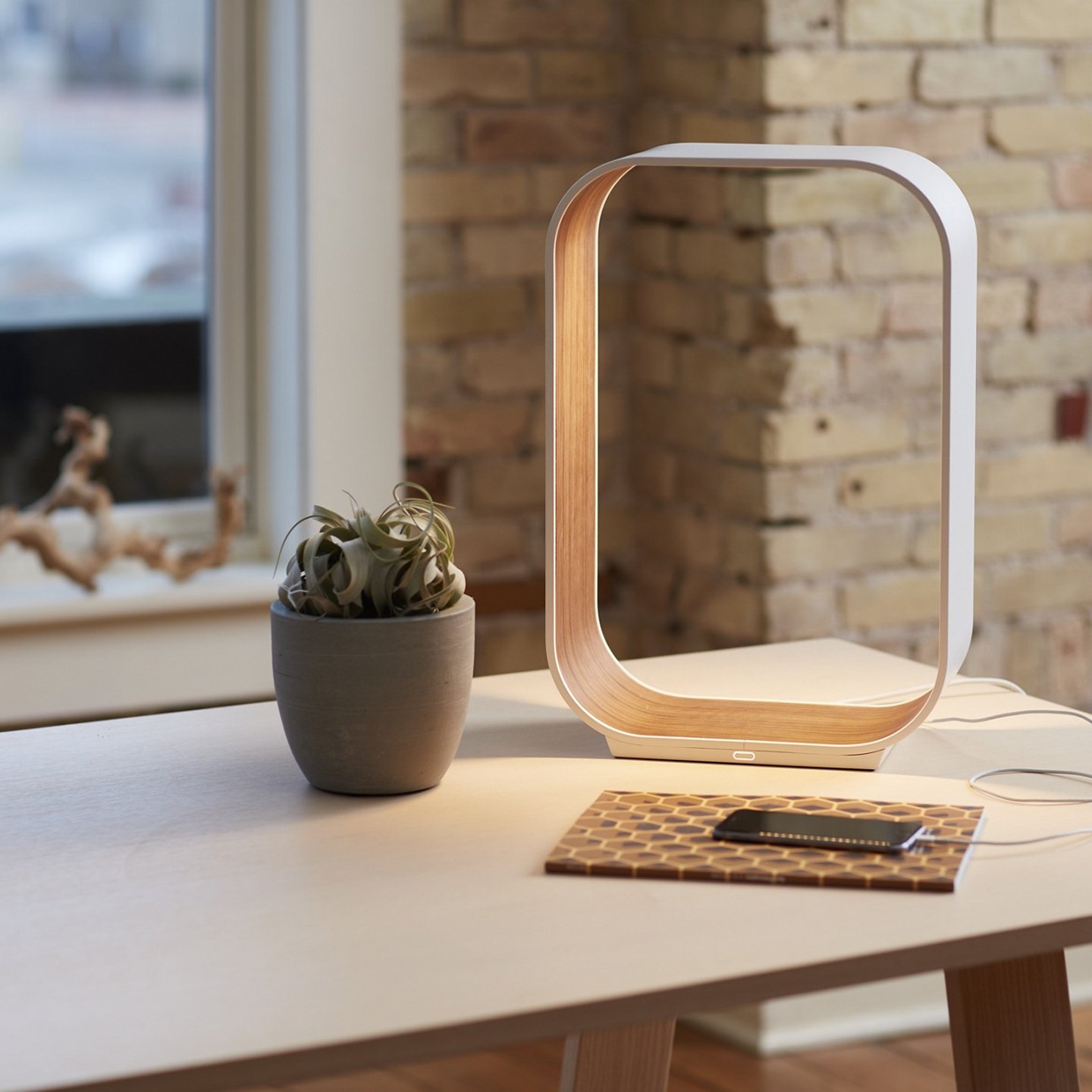 contour led table lamp