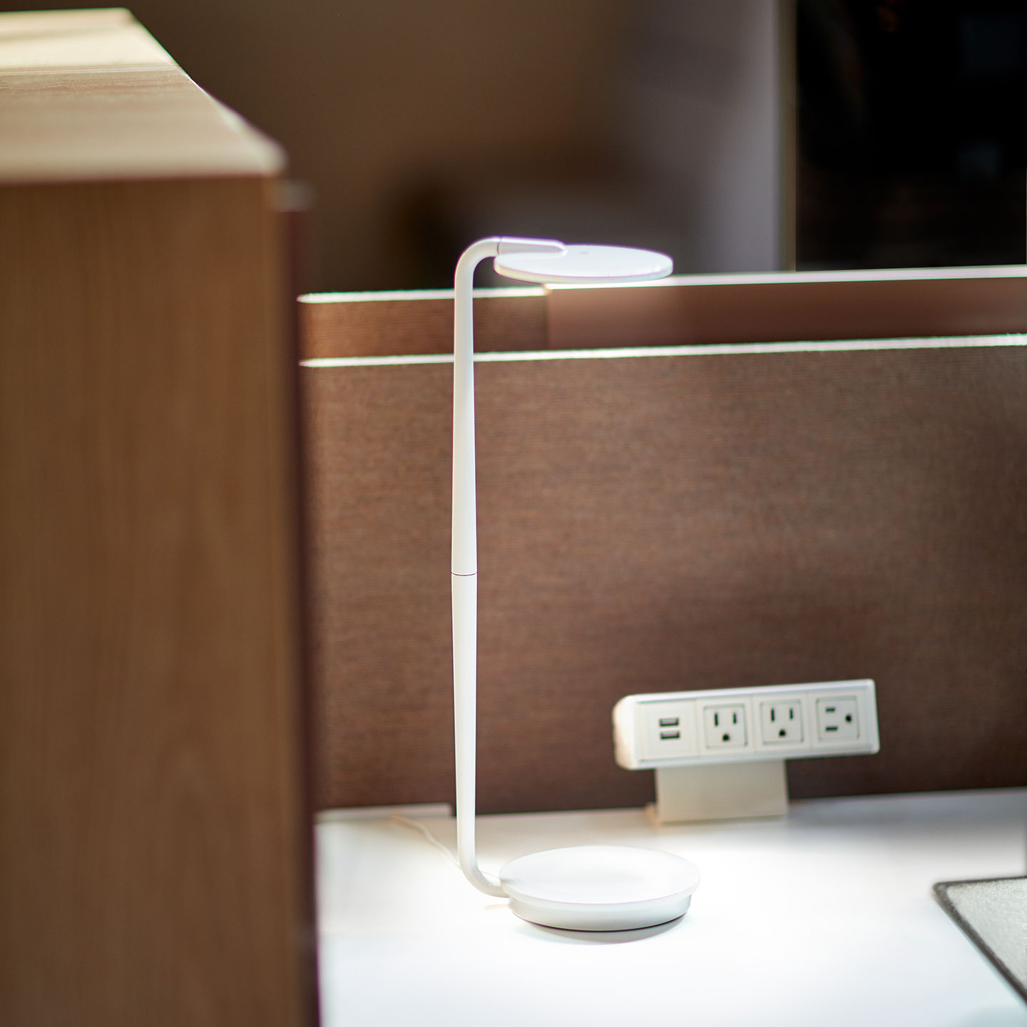 Haworth Pixo Lighting in white color on desk with wood divider