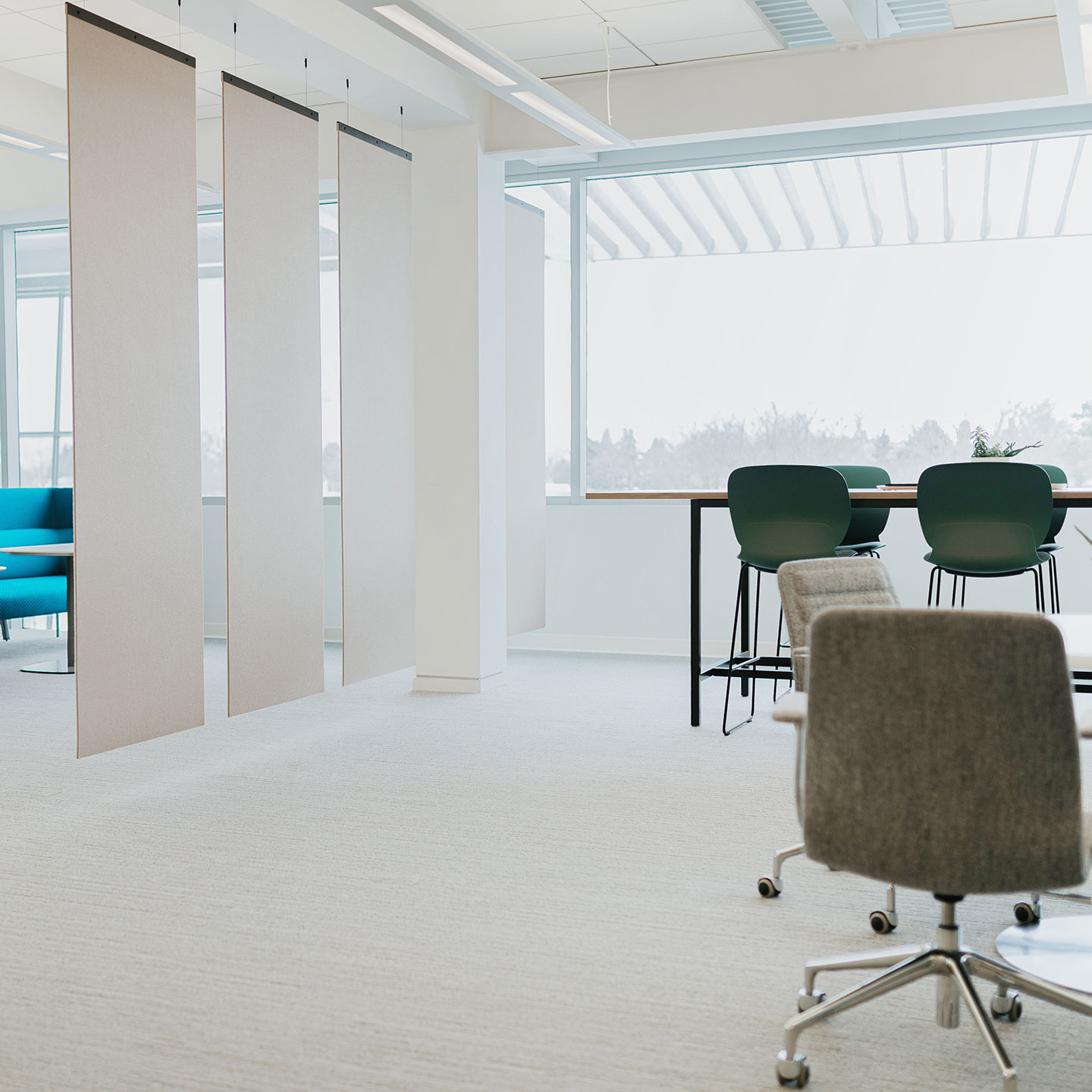 Haworth Buzzifalls Screen in white color in open office space with tall chairs and table for collaboration 