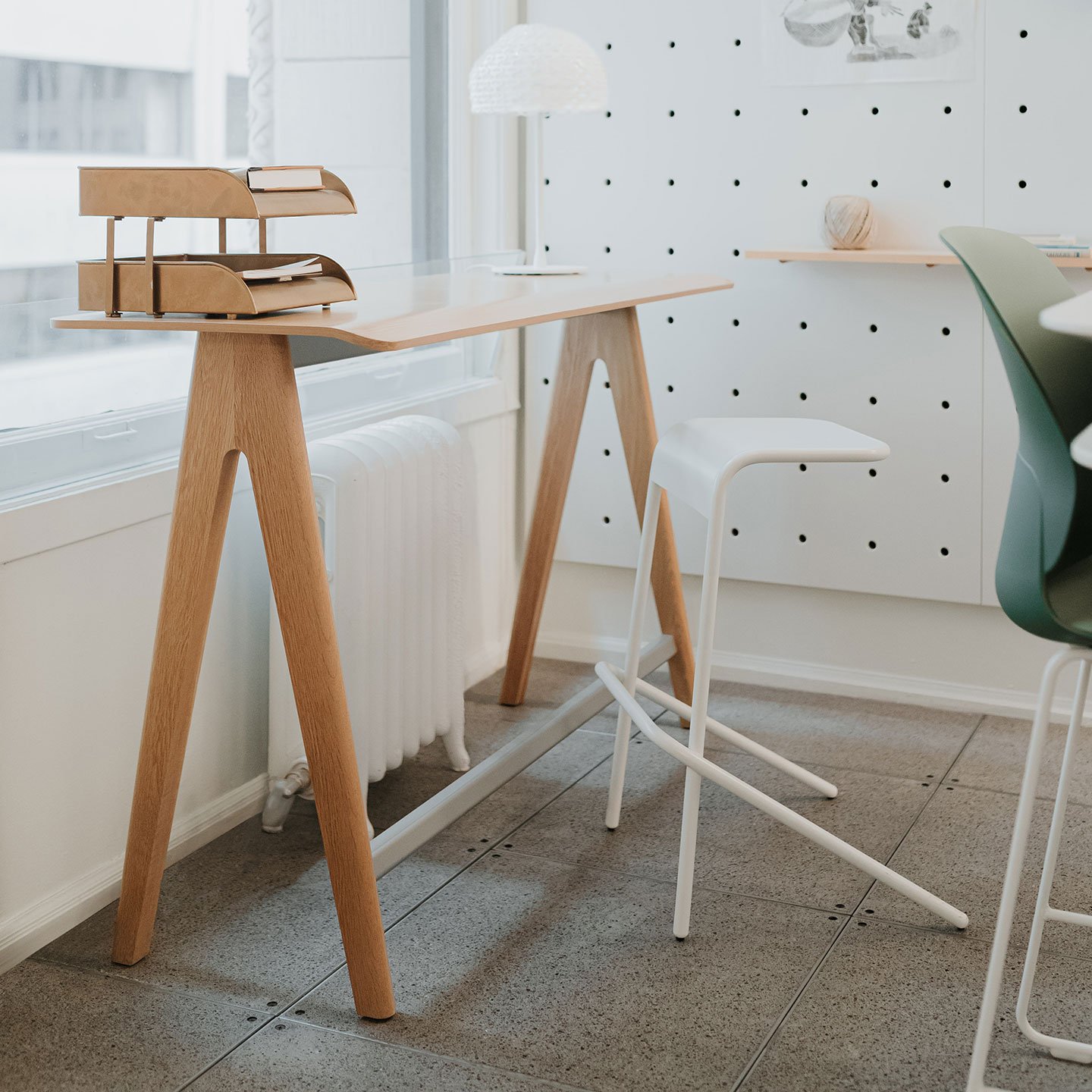 Haworth Alodia white stool paired with wooden laptop table in a refresh space