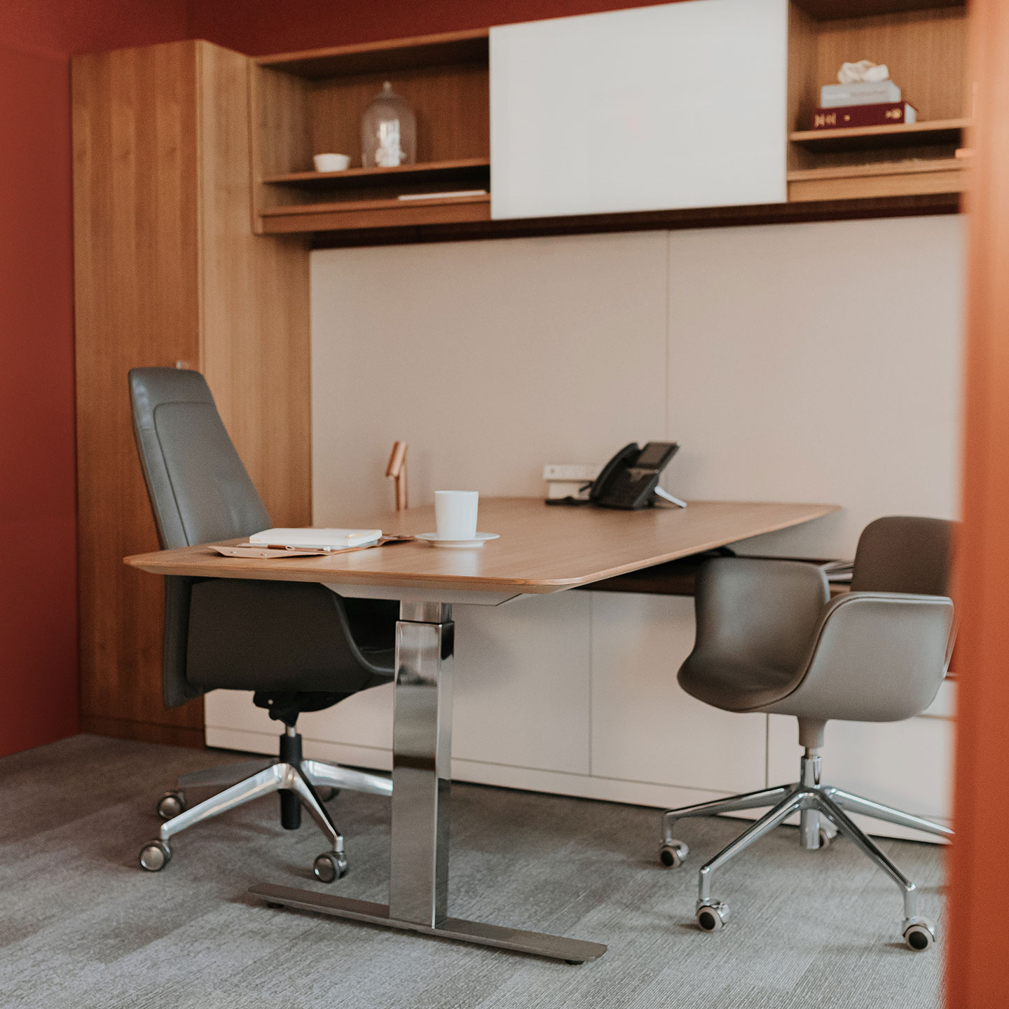 Haworth Downtown chair in brown leather in a office cabin