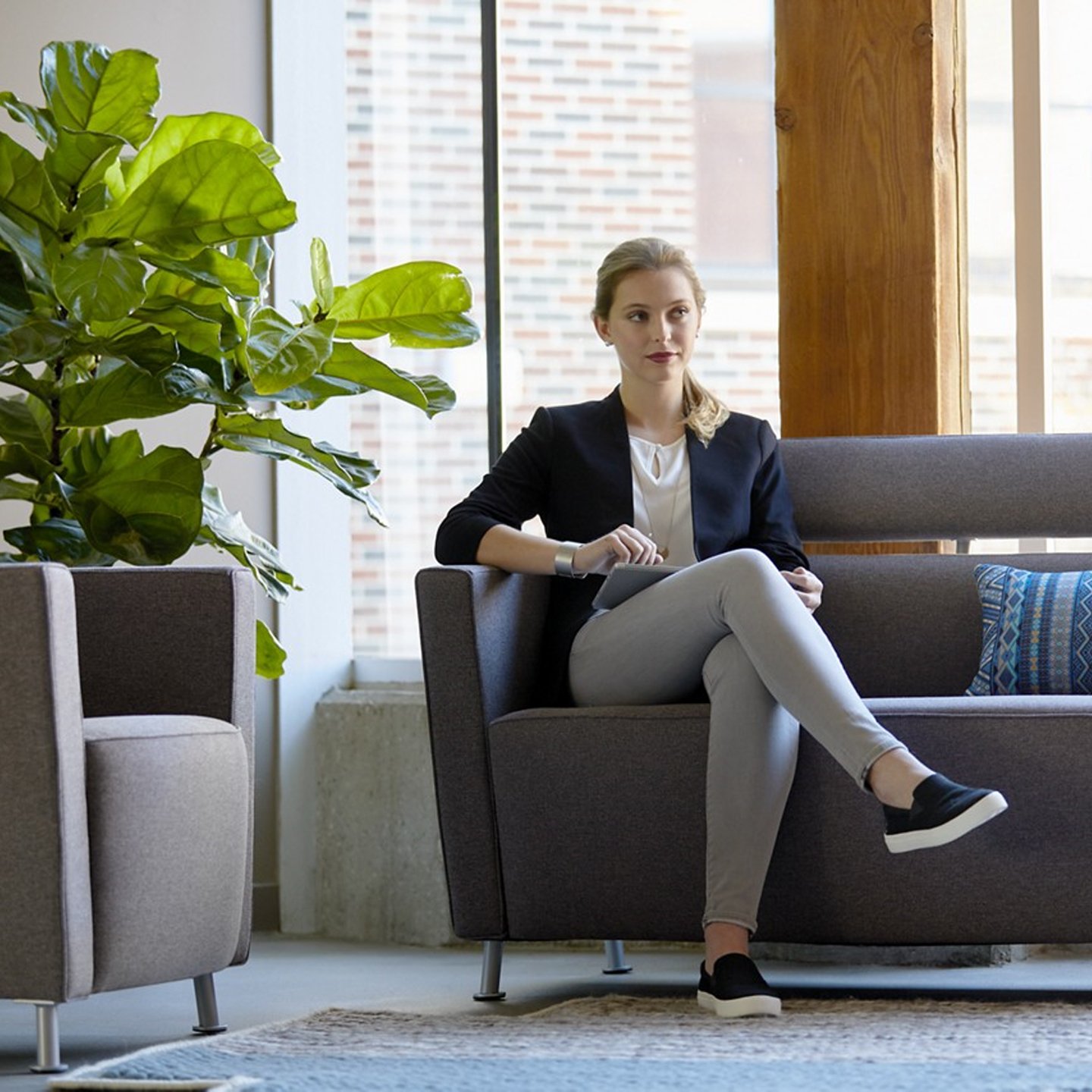 Haworth Hello lounge sofa in grey upholstery in a office space