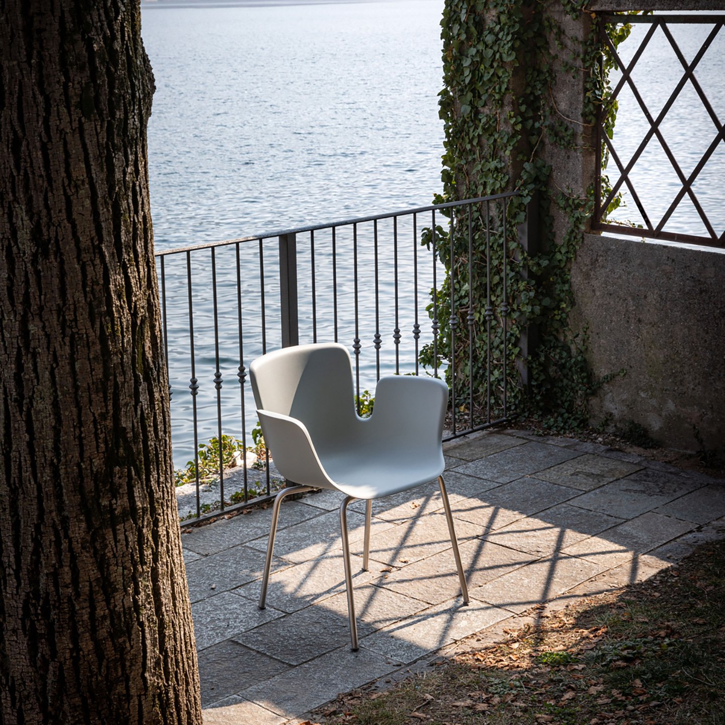 Juli Re-Plastic is the four-leg base outdoor chair made of stainless steel and the shell is realized with recycled and recyclable polypropylene reinforced with fibreglass. 