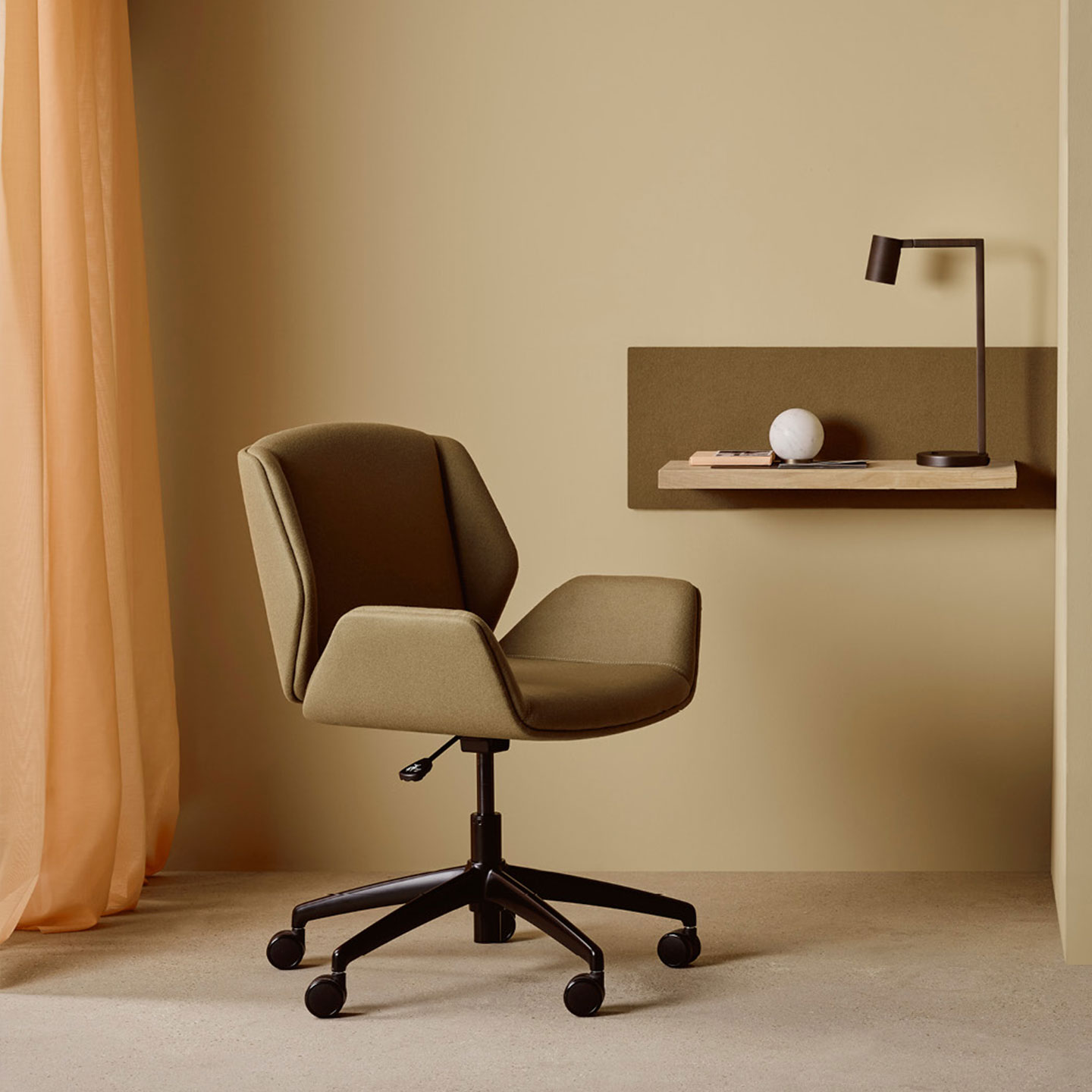 Boss design kruze shop swivel chair