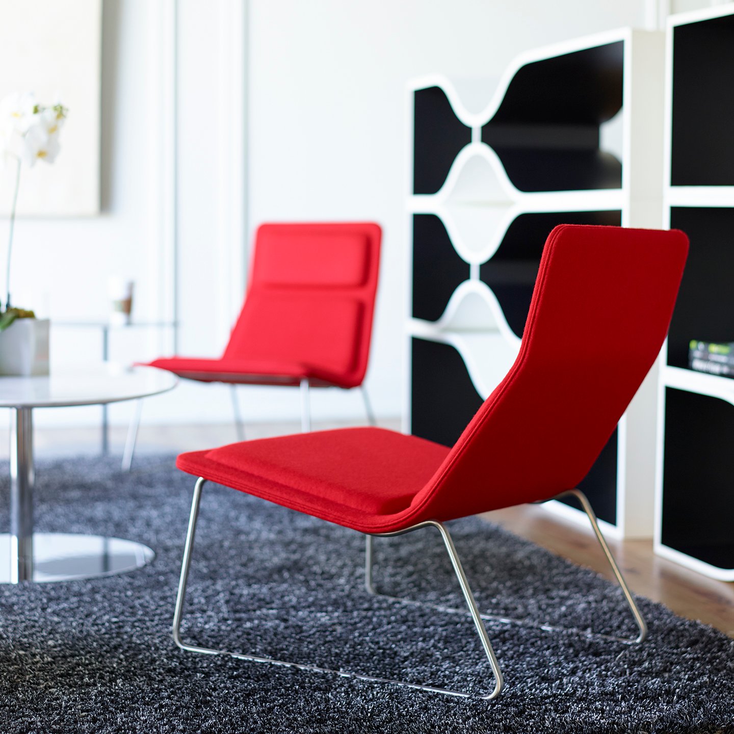 Low Pad chairs with a Collaborate table. 