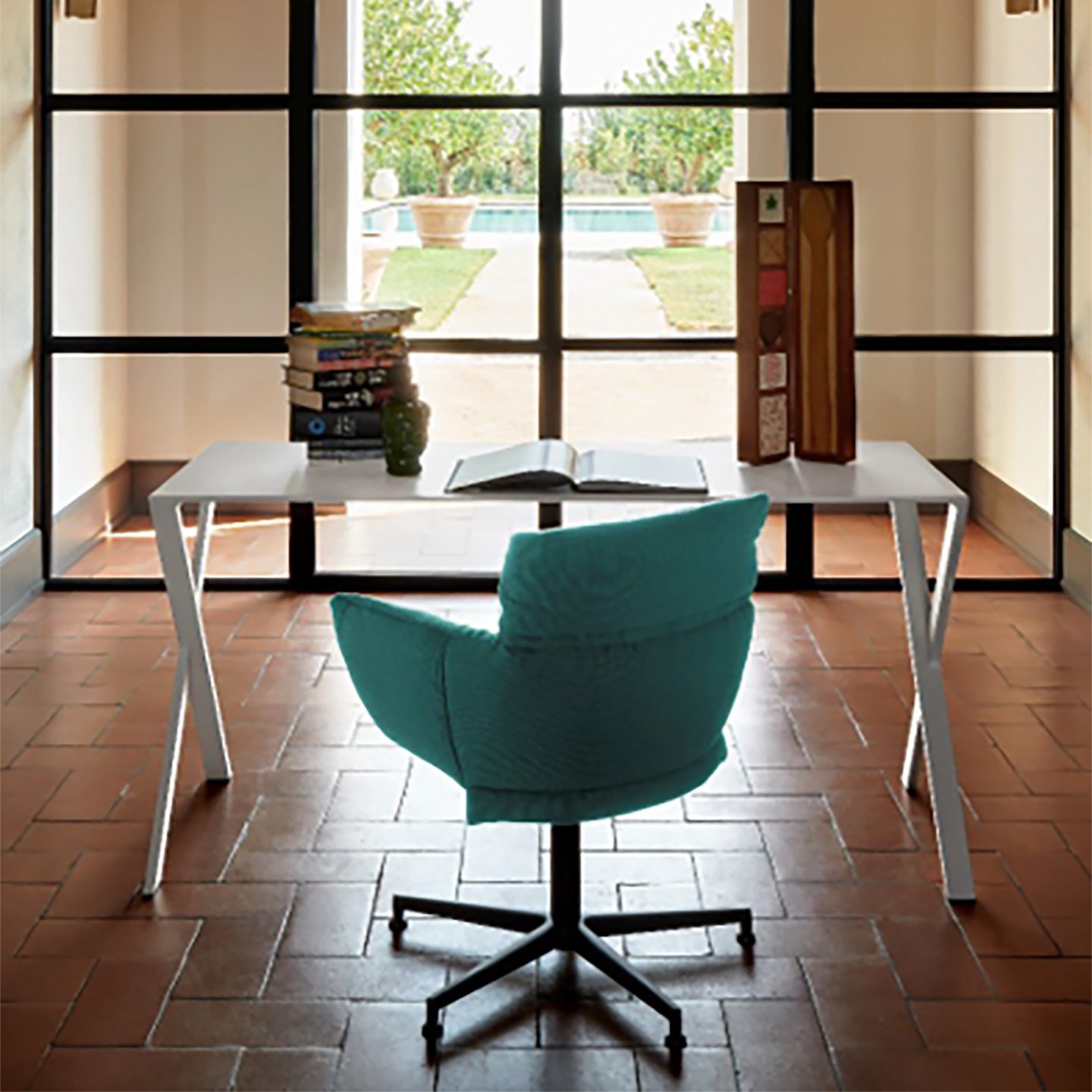 Lud'ina is a chair designed for the office, the home office or even the dining room.