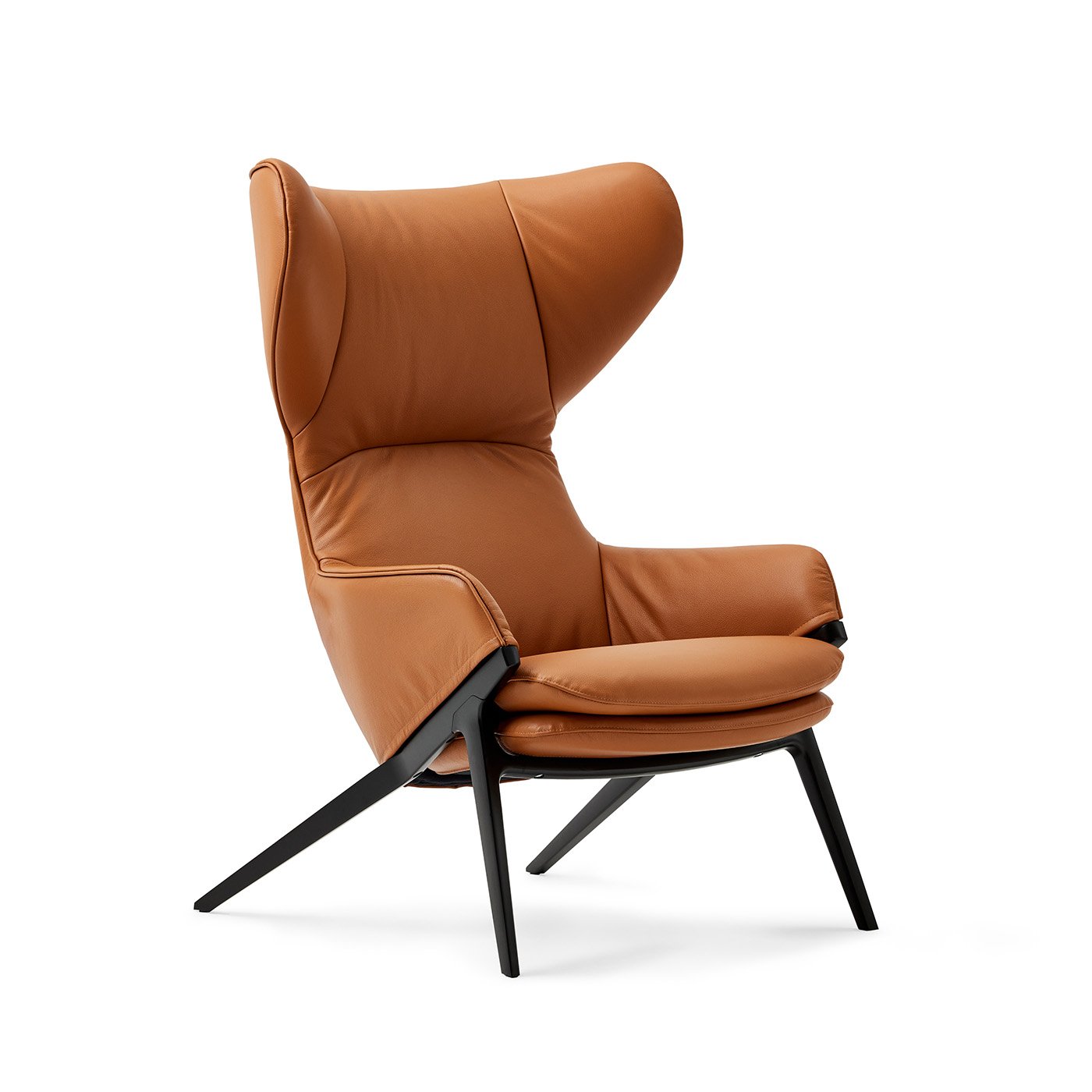 Detail front 3/4 shot of the P22 Lounge chair in Ambra