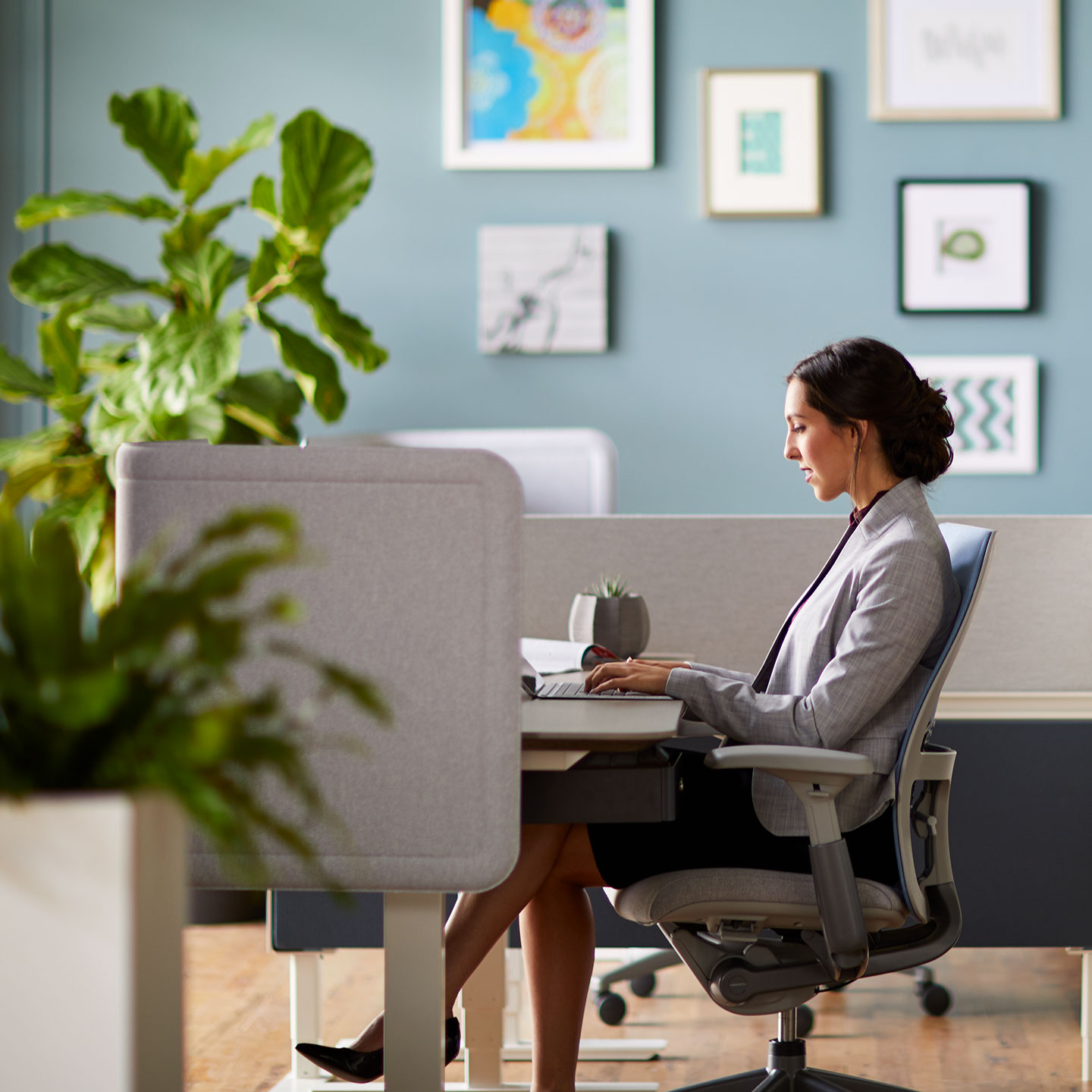 Haworth Curved Screens in gray at individual work space with Zody Chair