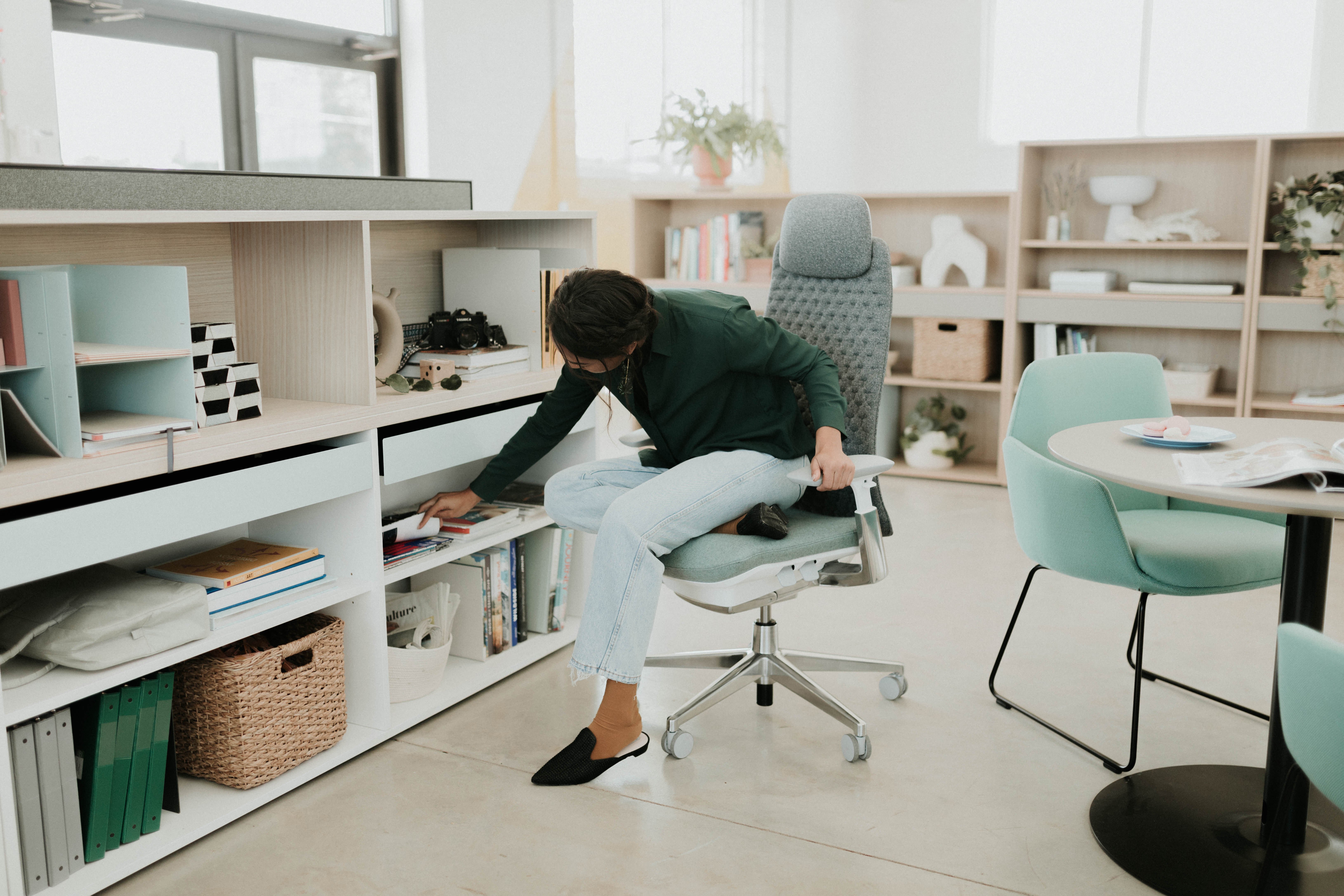 Be_Hold bookshelf with open shelves in open workspace with Fern chair in gray. 