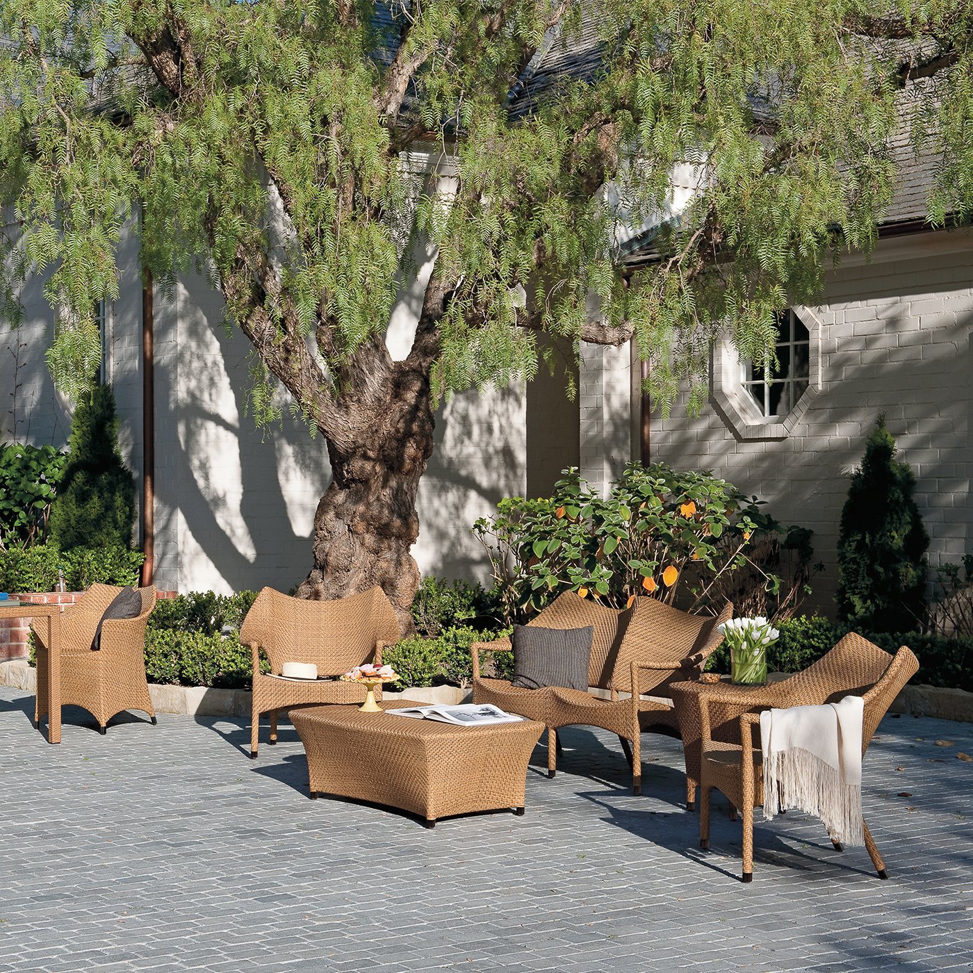 Amari Tables by JANUS et Cie | Haworth