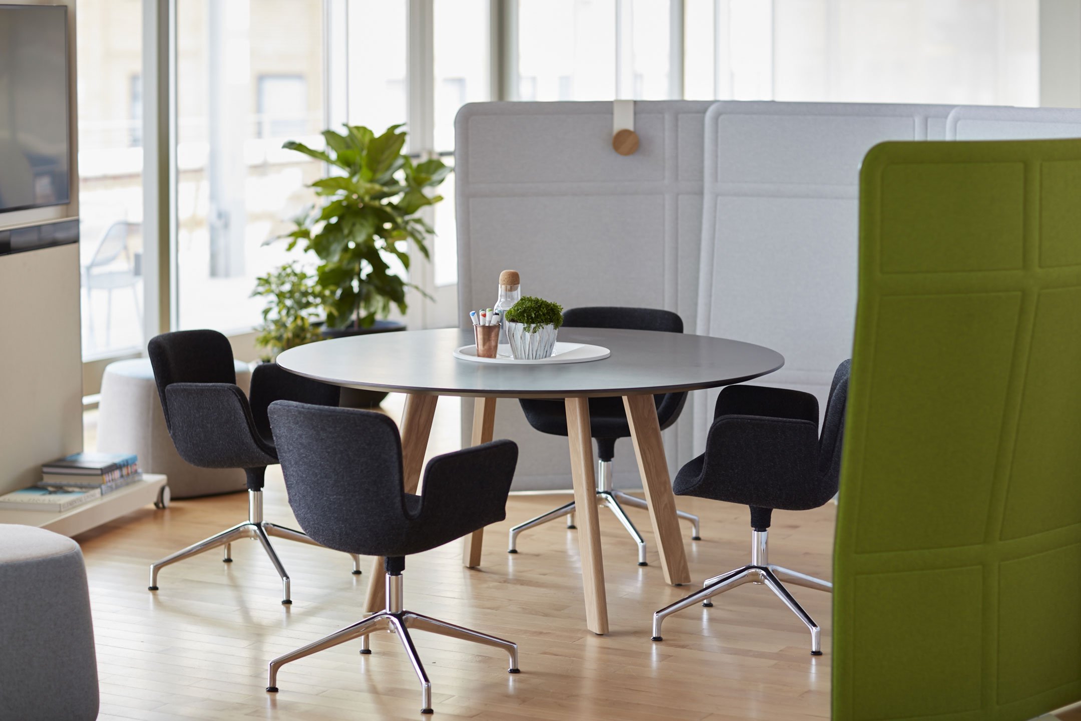 Haworth Immerse Table with circular top in a closed collaboration space in a office