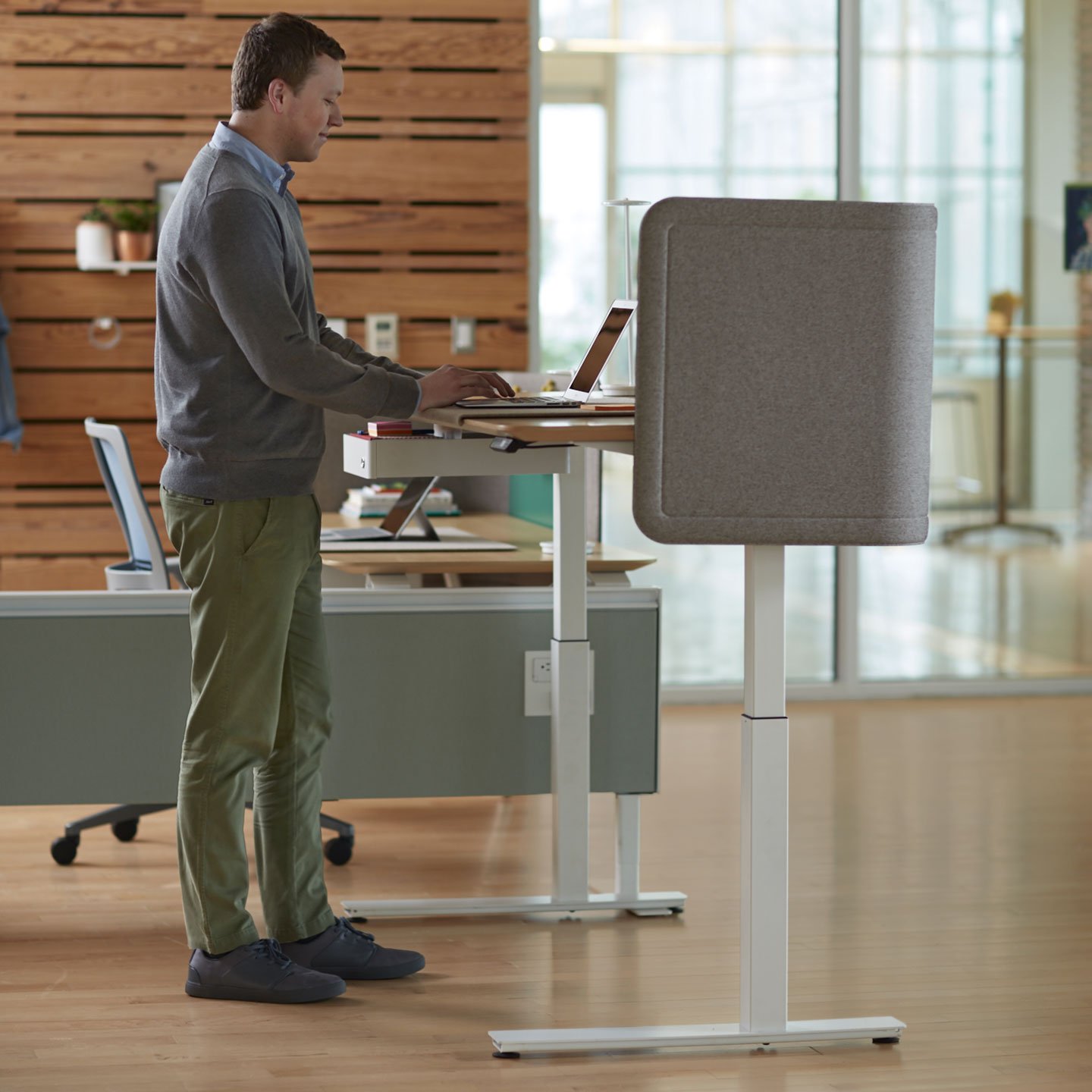 Adjustable clearance tall table