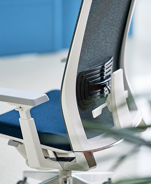 Haworth Very Knit Surfaces chair showing blue seat