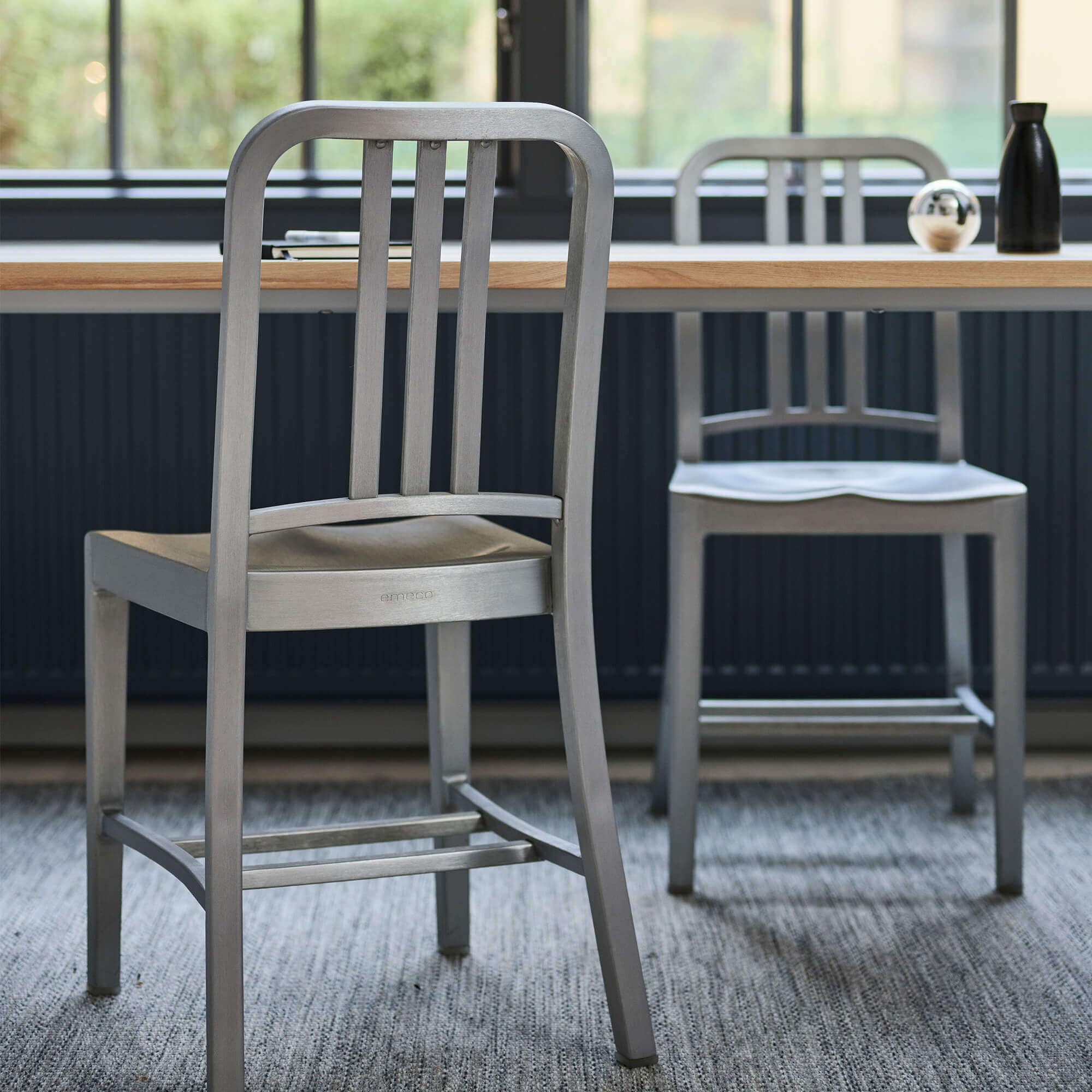 1006 Navy Chair - Brushed / Plastic