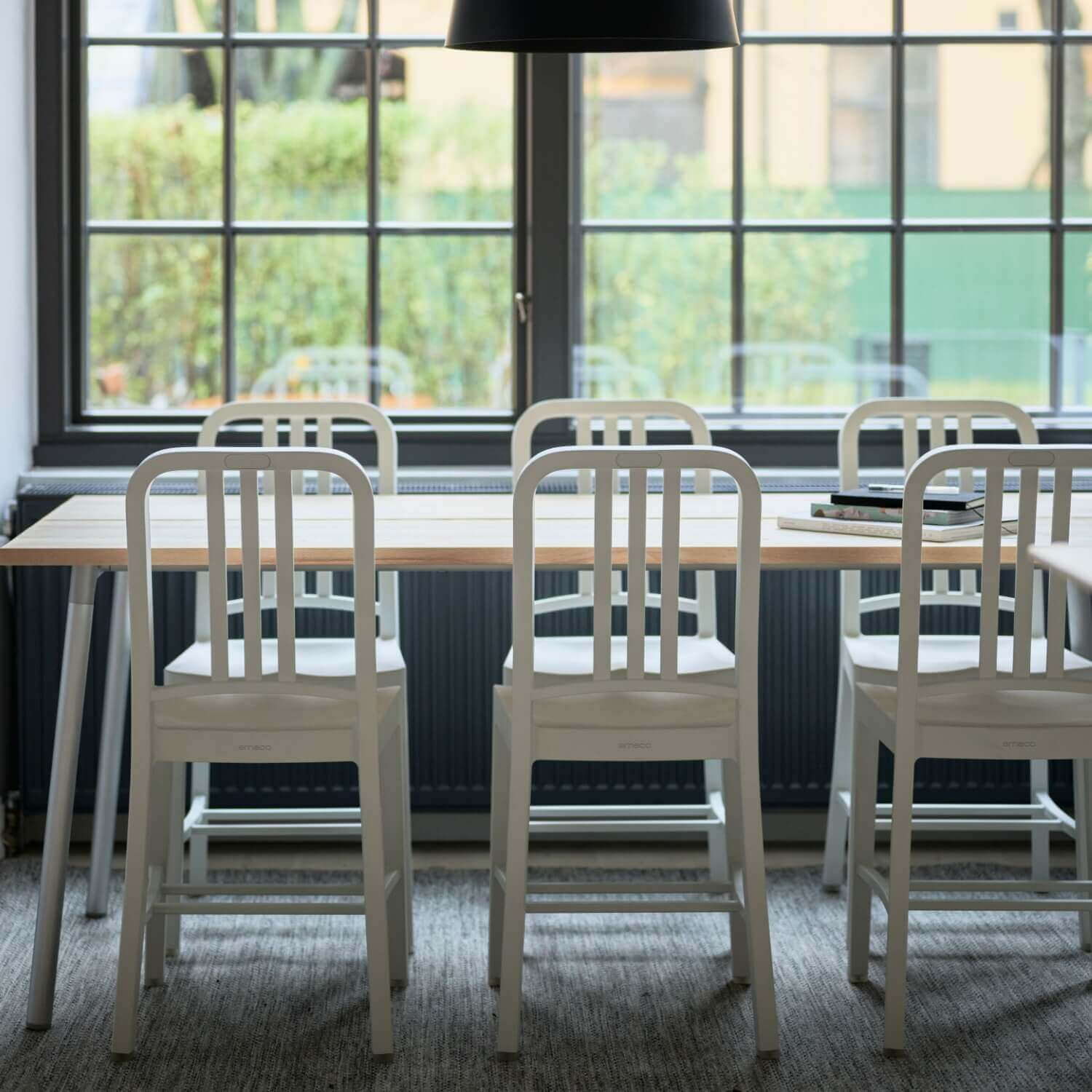 111 Navy Chair - Snow (EPT-13)