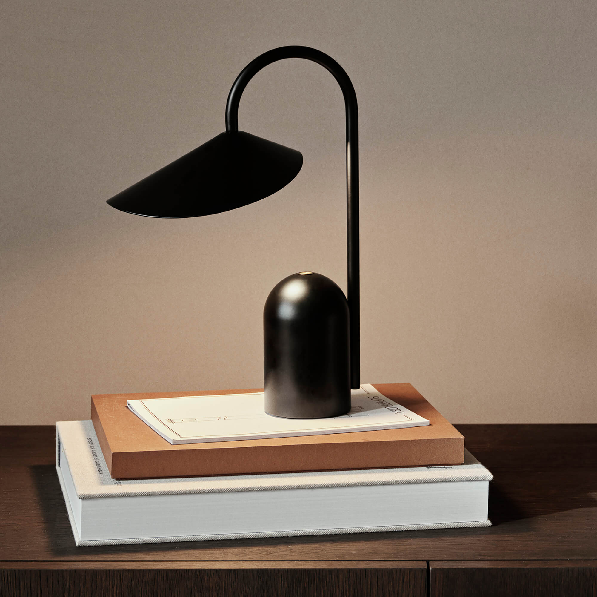 Arum Portable Lamp - Black (FRL-BK)