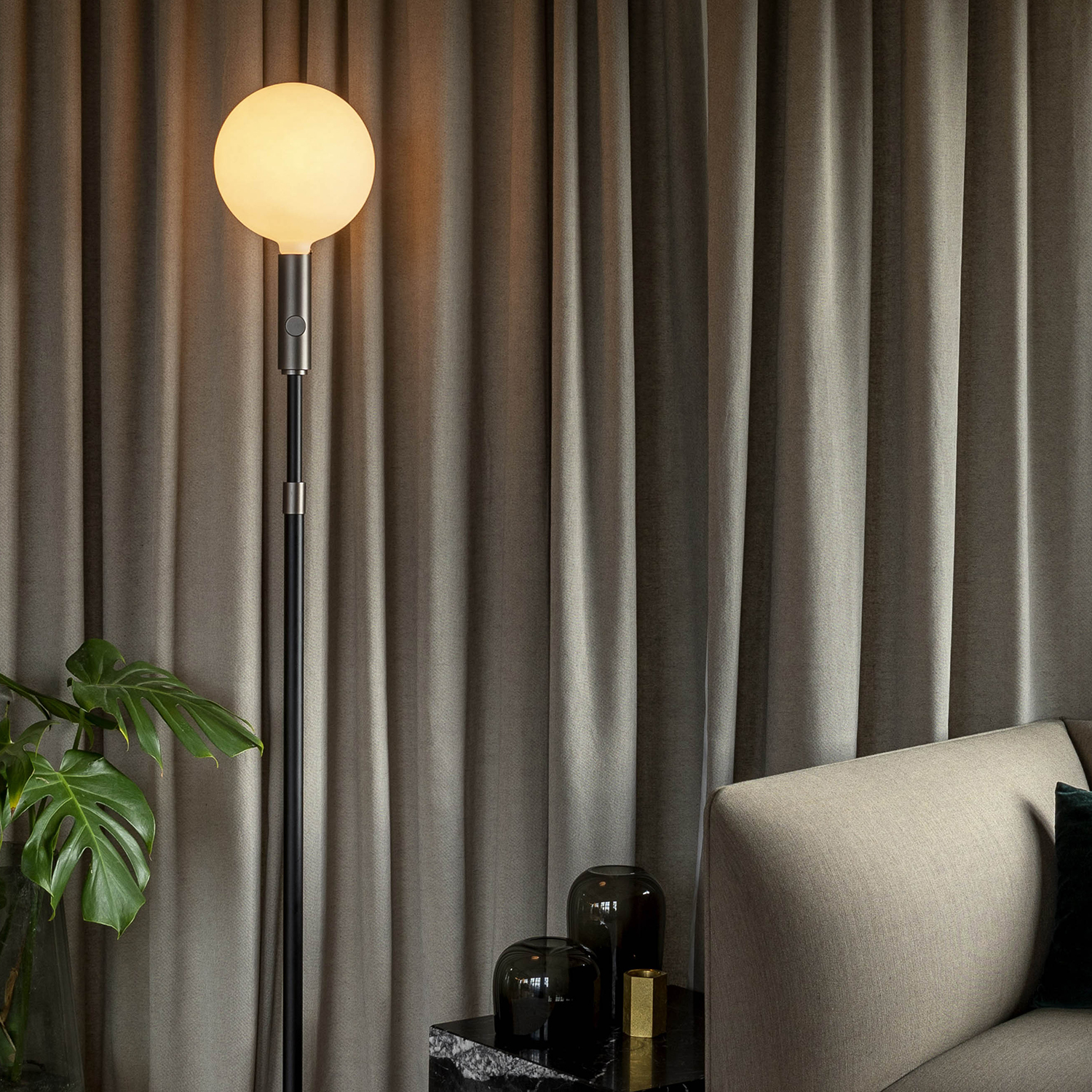 Poise Adjustable Floor Lamp - Graphite (TL_GRAP)