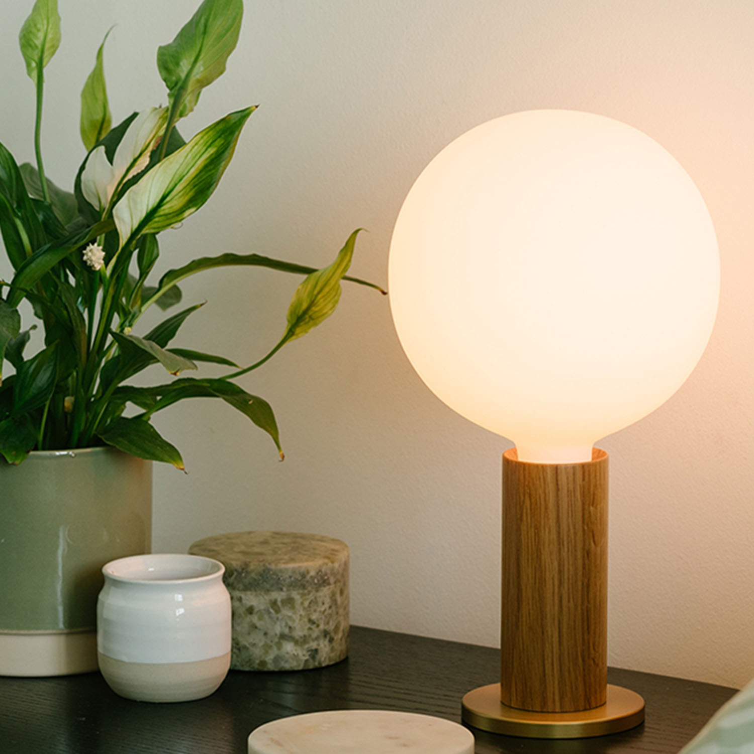 Knuckle Sphere IV Table Lamp - Walnut (TL_WALT)