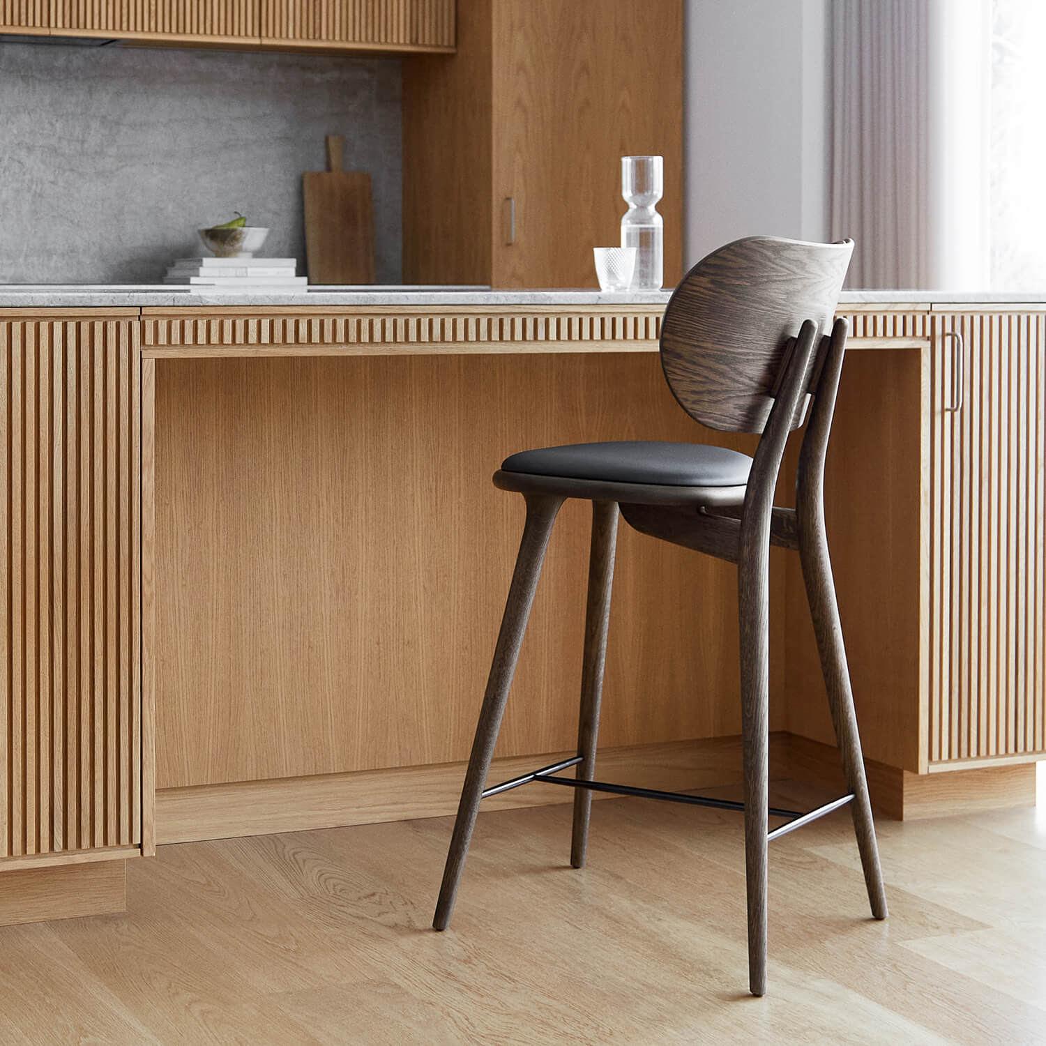 Mater High Stool with Backrest - Black Beech with Leather (MW_BB) / Counter Stool