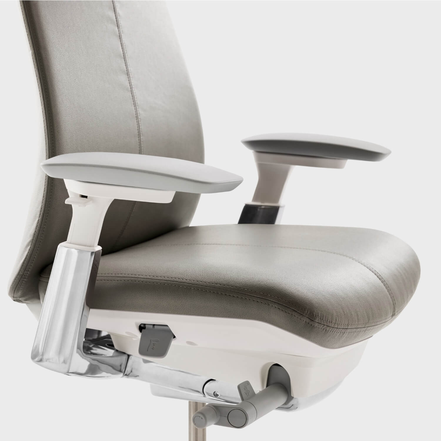 Fern Leather Outlet Chair - Brisa Ash (XG-22)