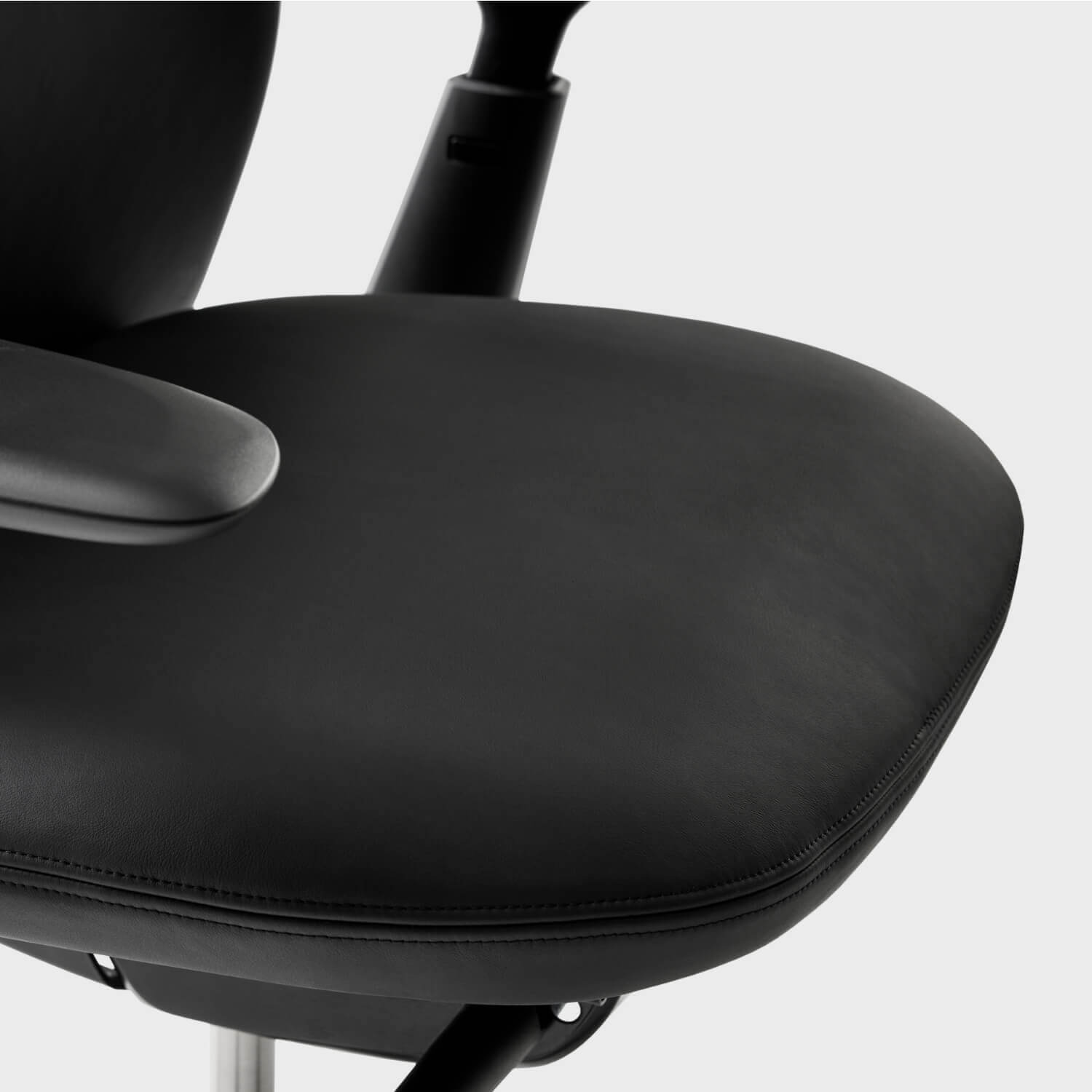 Soji XL Office Chair - Vegan Leather / Yes