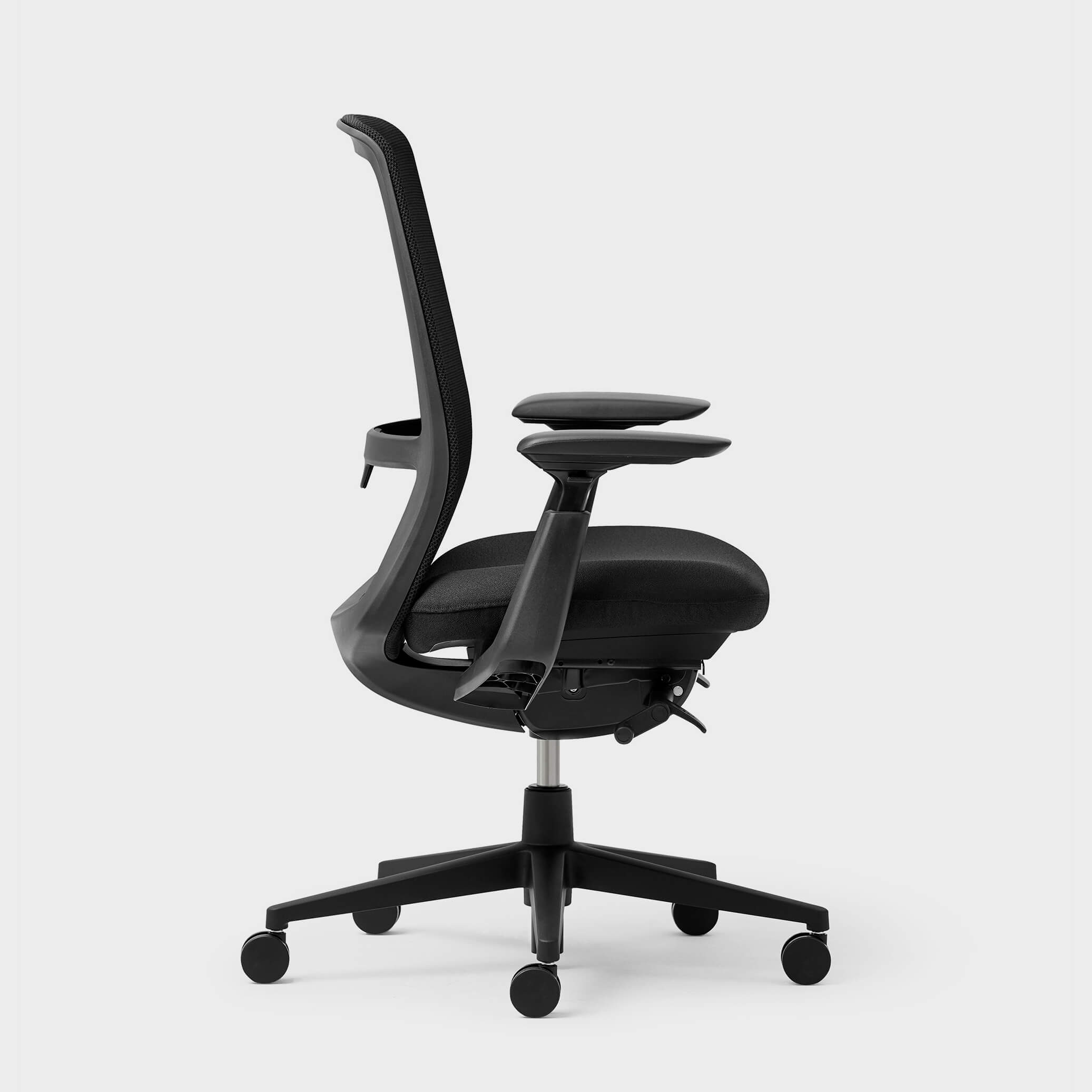 Soji XL Office Chair - Mesh / No